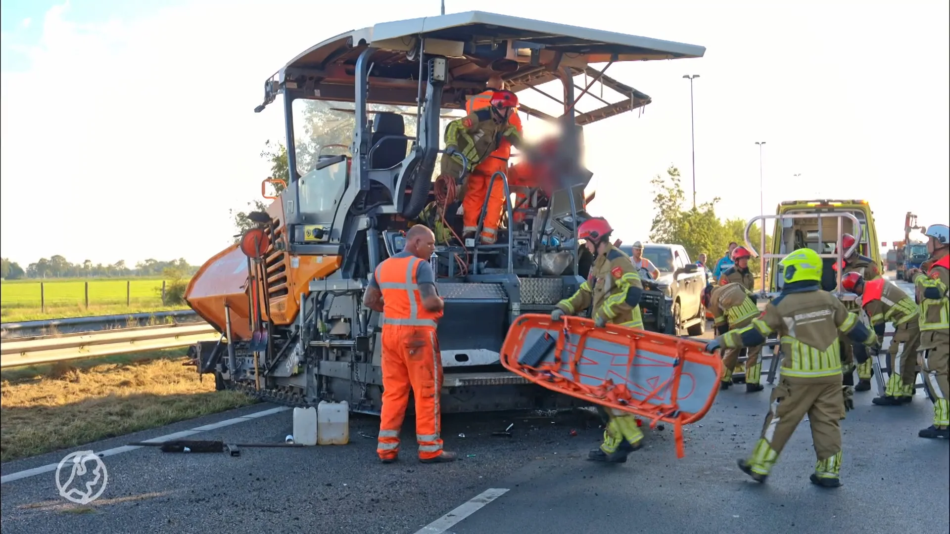 Opmerkelijk: A58 afgesloten door werkzaamheden, toch zwaar ongeval met asfalteermachine