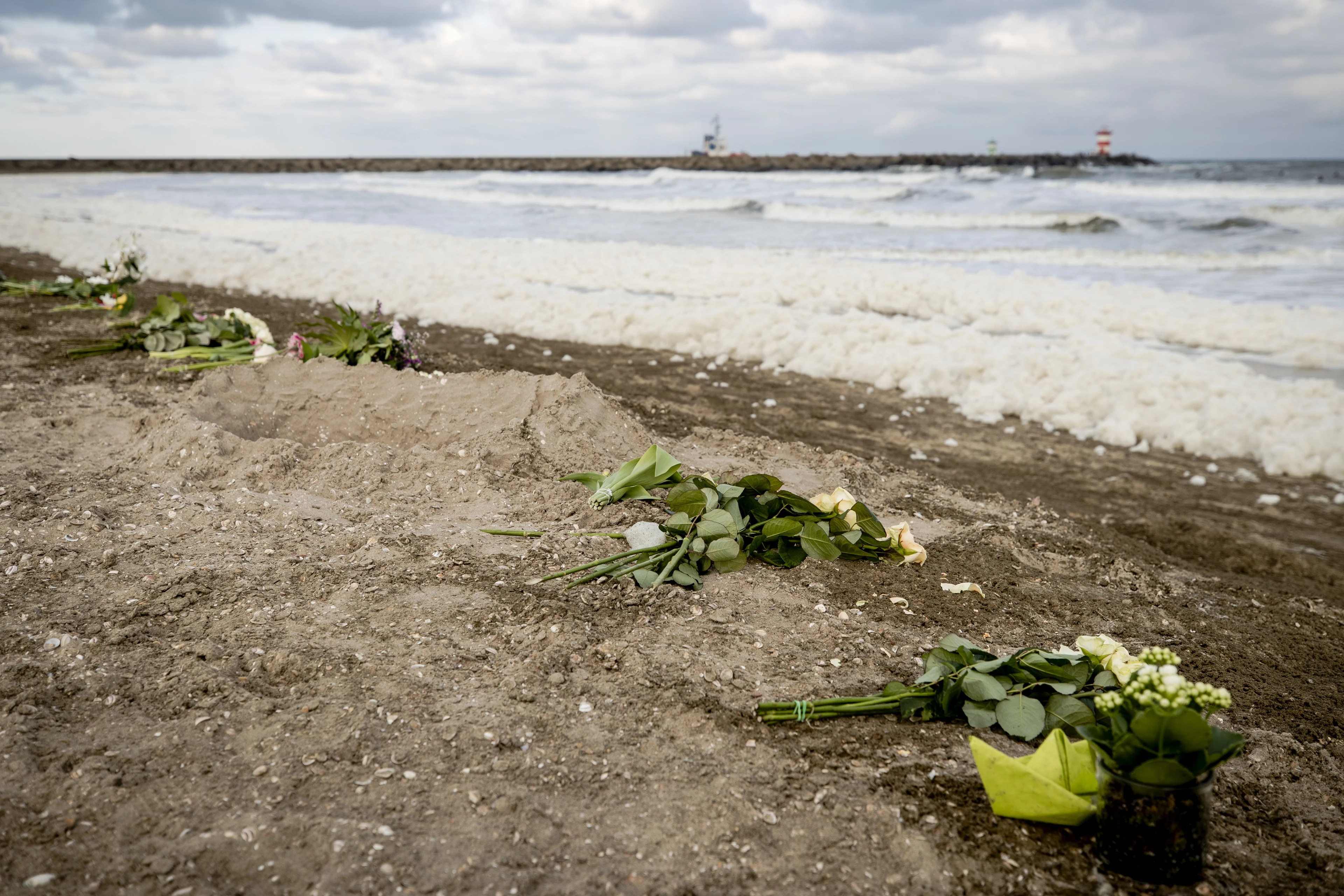 Waarschuwing voor gevaarlijk schuim op zee in deze kustplaatsen