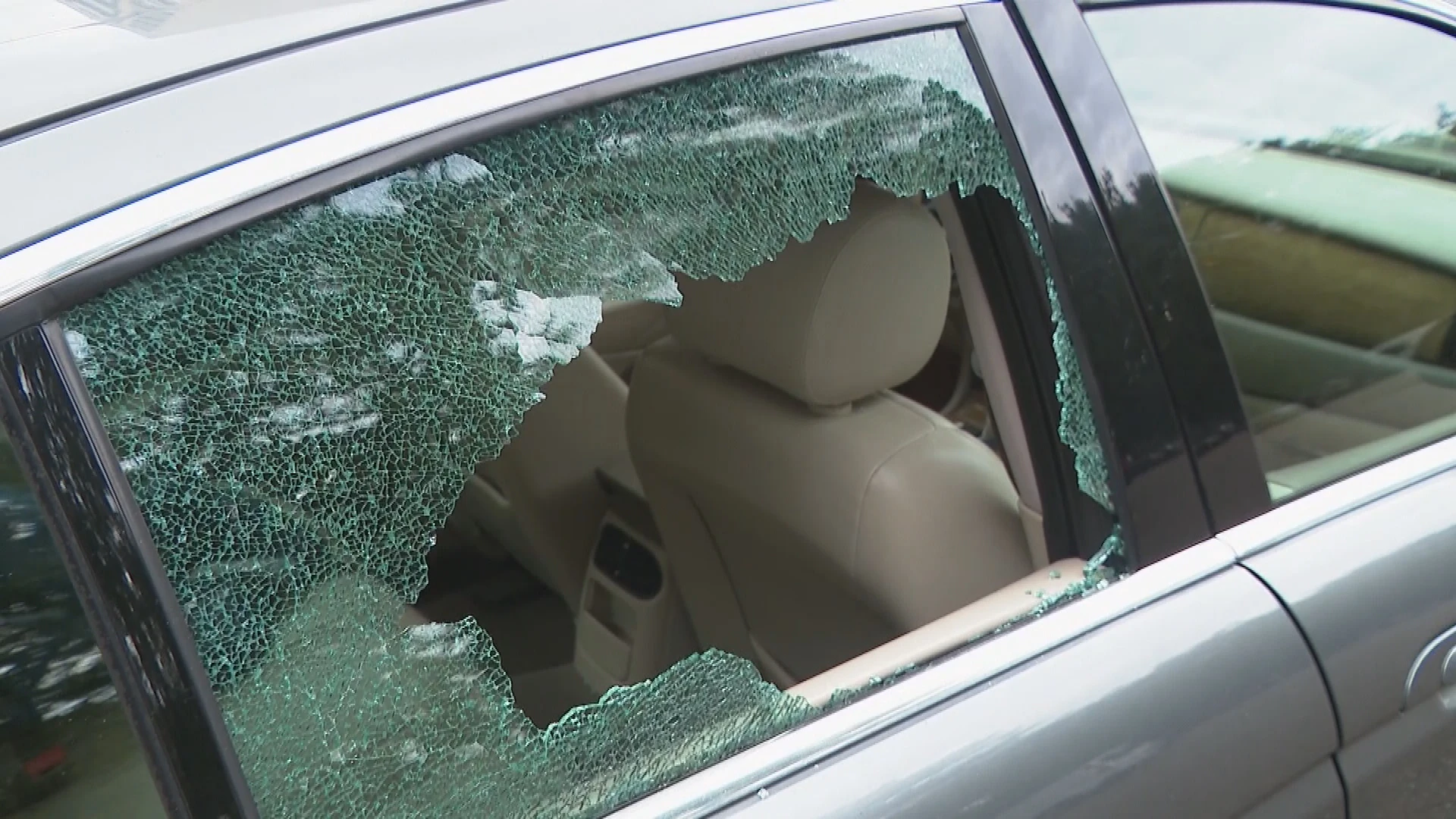 Dertig auto's vernield in Wageningen: 'Behoorlijk overstuur van'