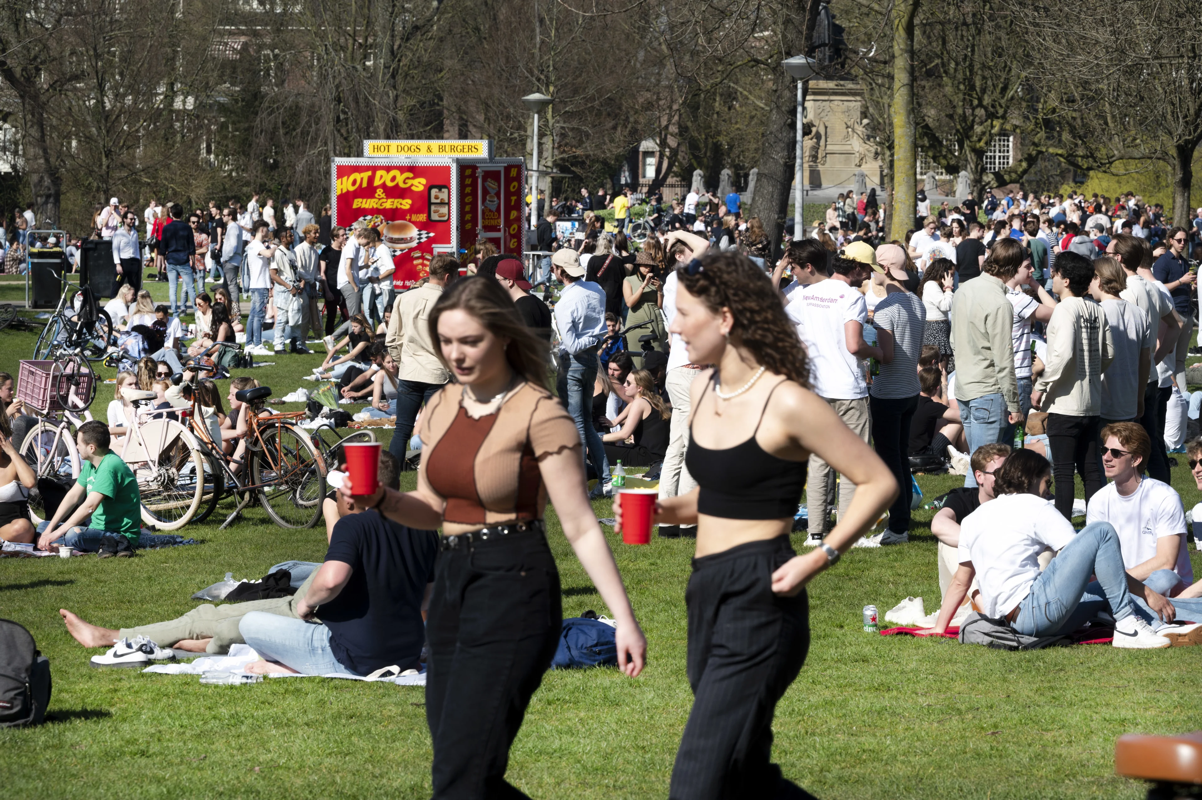 Verschillende parken vanmiddag te druk, gemeentes grijpen in