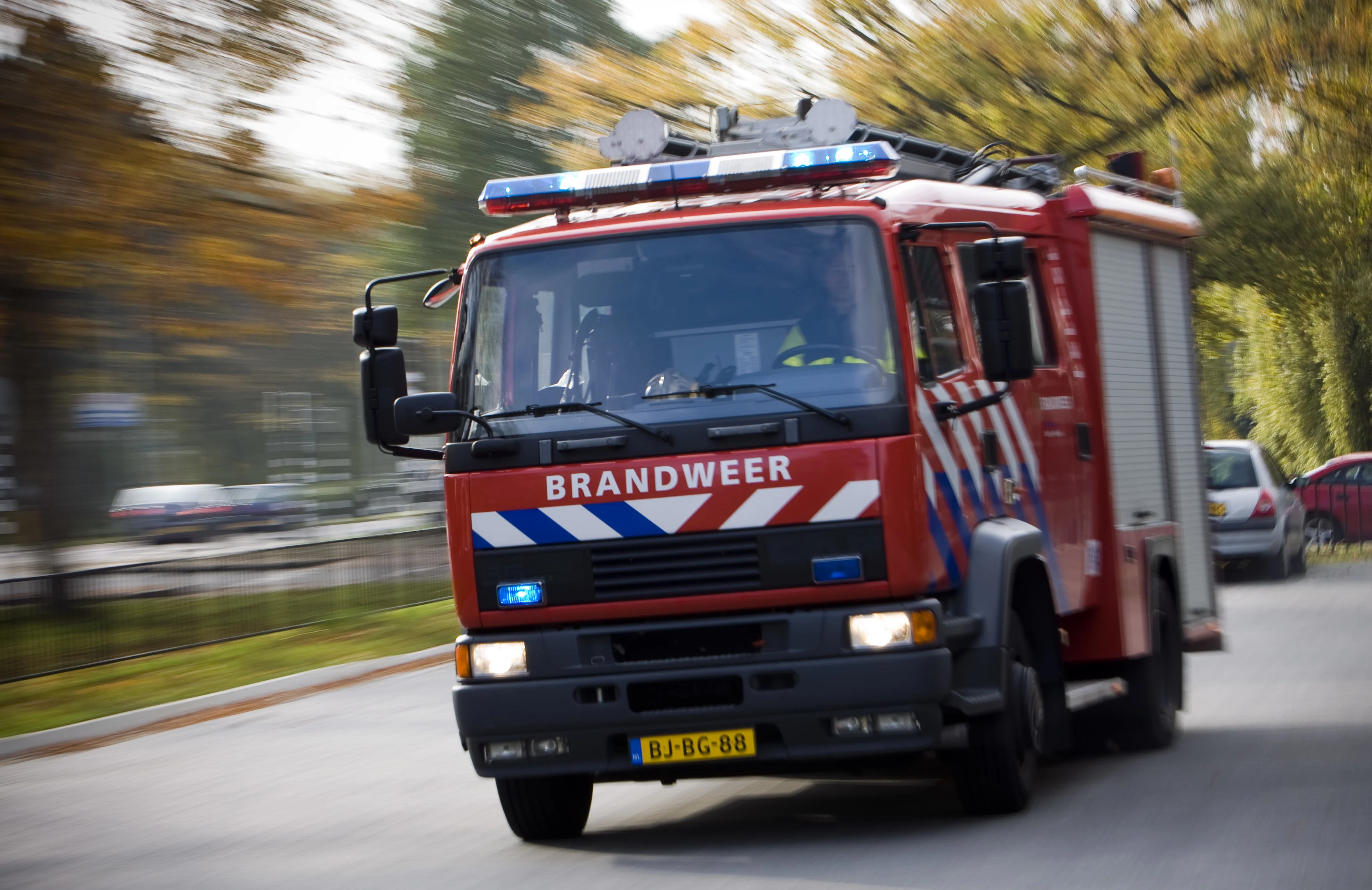 Brandweer verbijsterd over straat vol ramptoeristen bij brand 't Harde