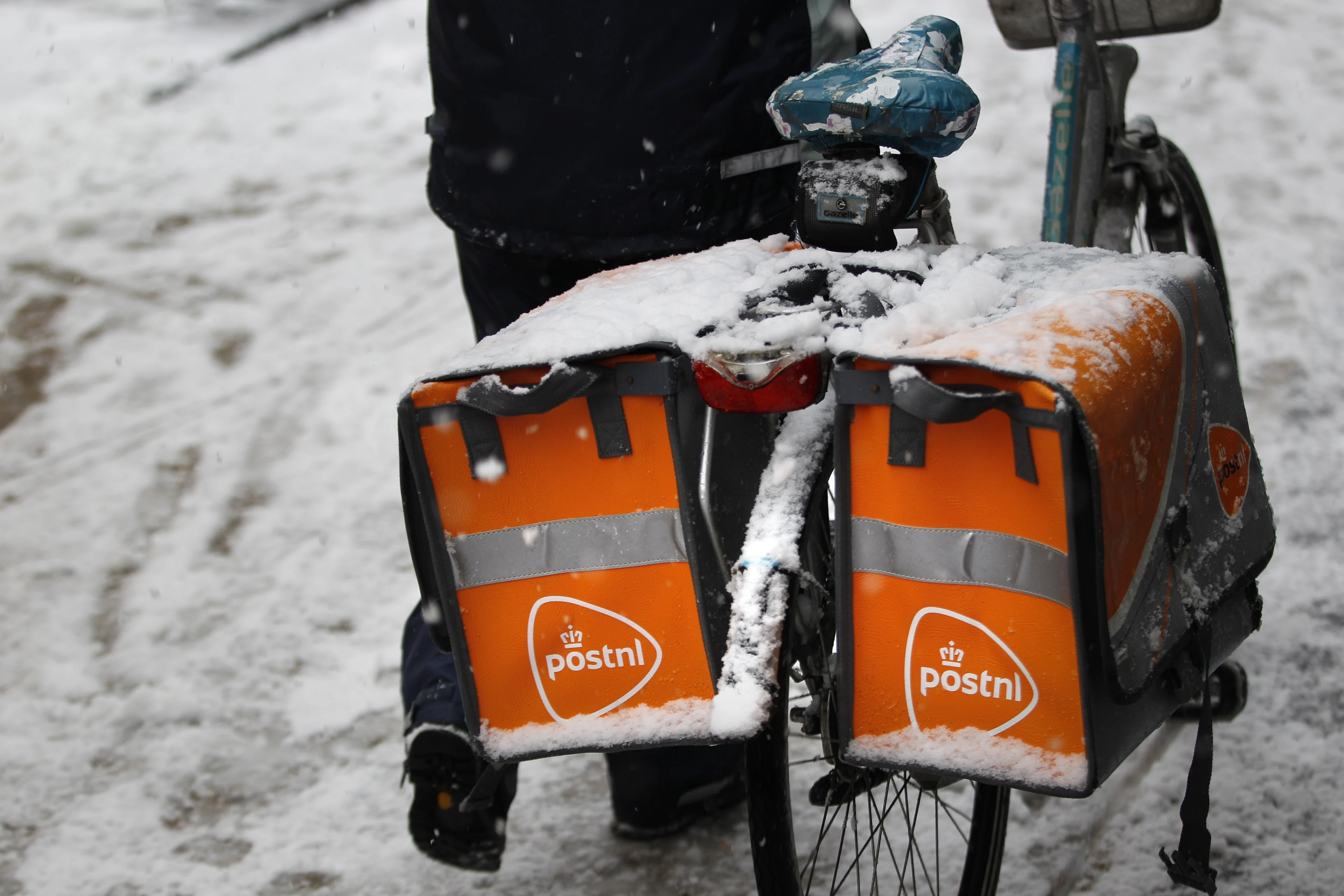 Sneeuw ontregelt bezorging: PostNL en DPD waarschuwen voor vertraging