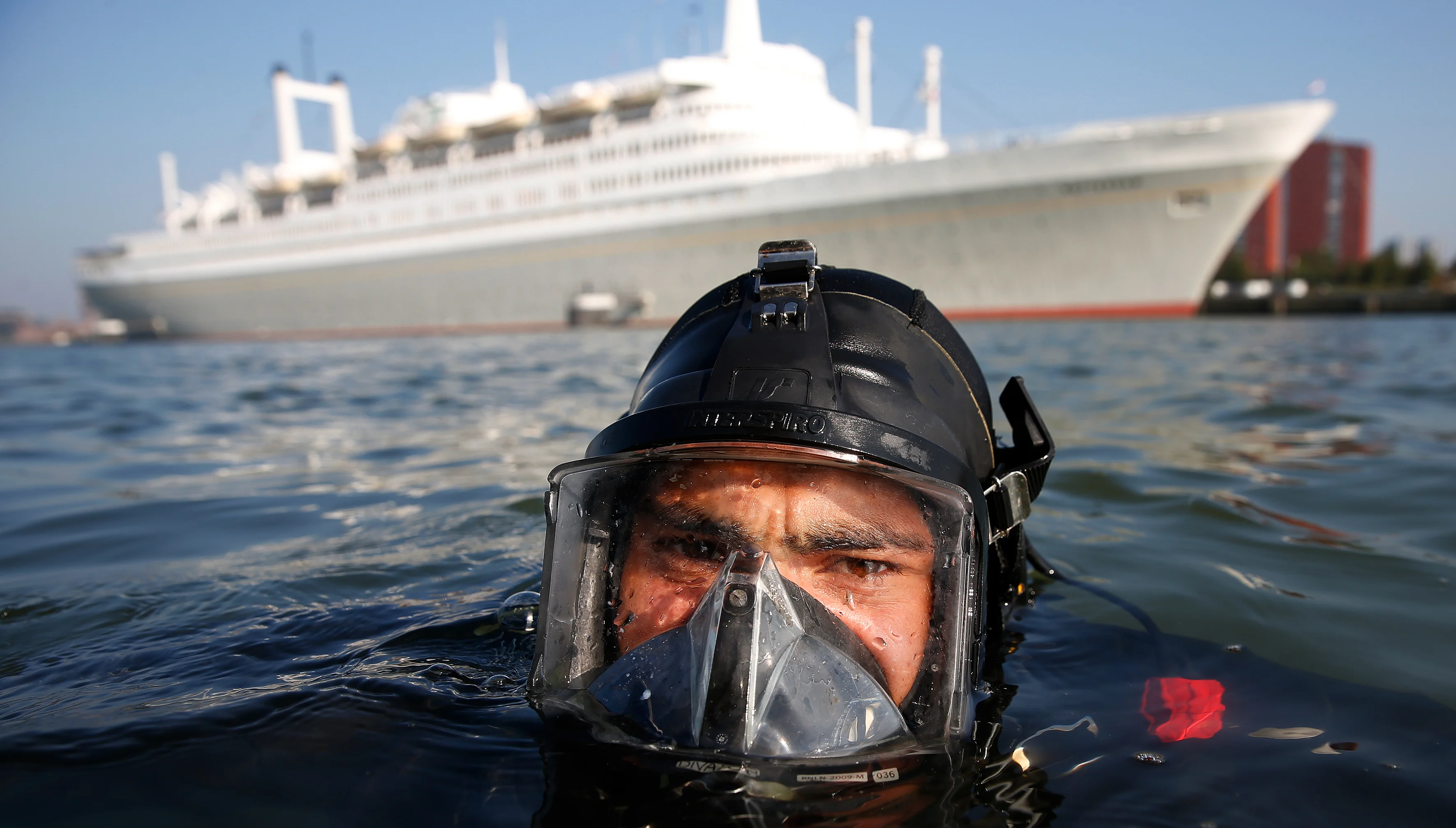 Brandweer kan gezonken boot Middelburg niet bereiken