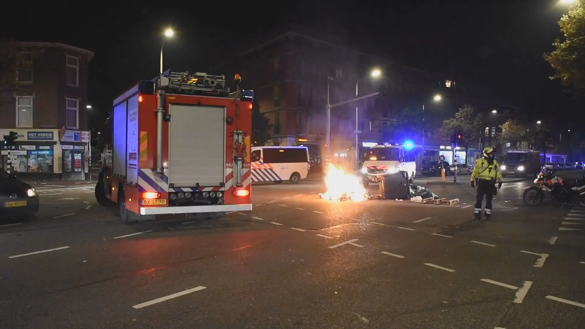 Opnieuw onrustige nacht in Haagse Schilderswijk, politie arresteert ruim 20 relschoppers