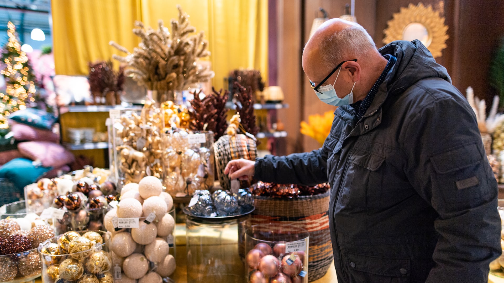 Waarom stijgt het aantal nieuwe besmettingen weer? Het RIVM weet het niet