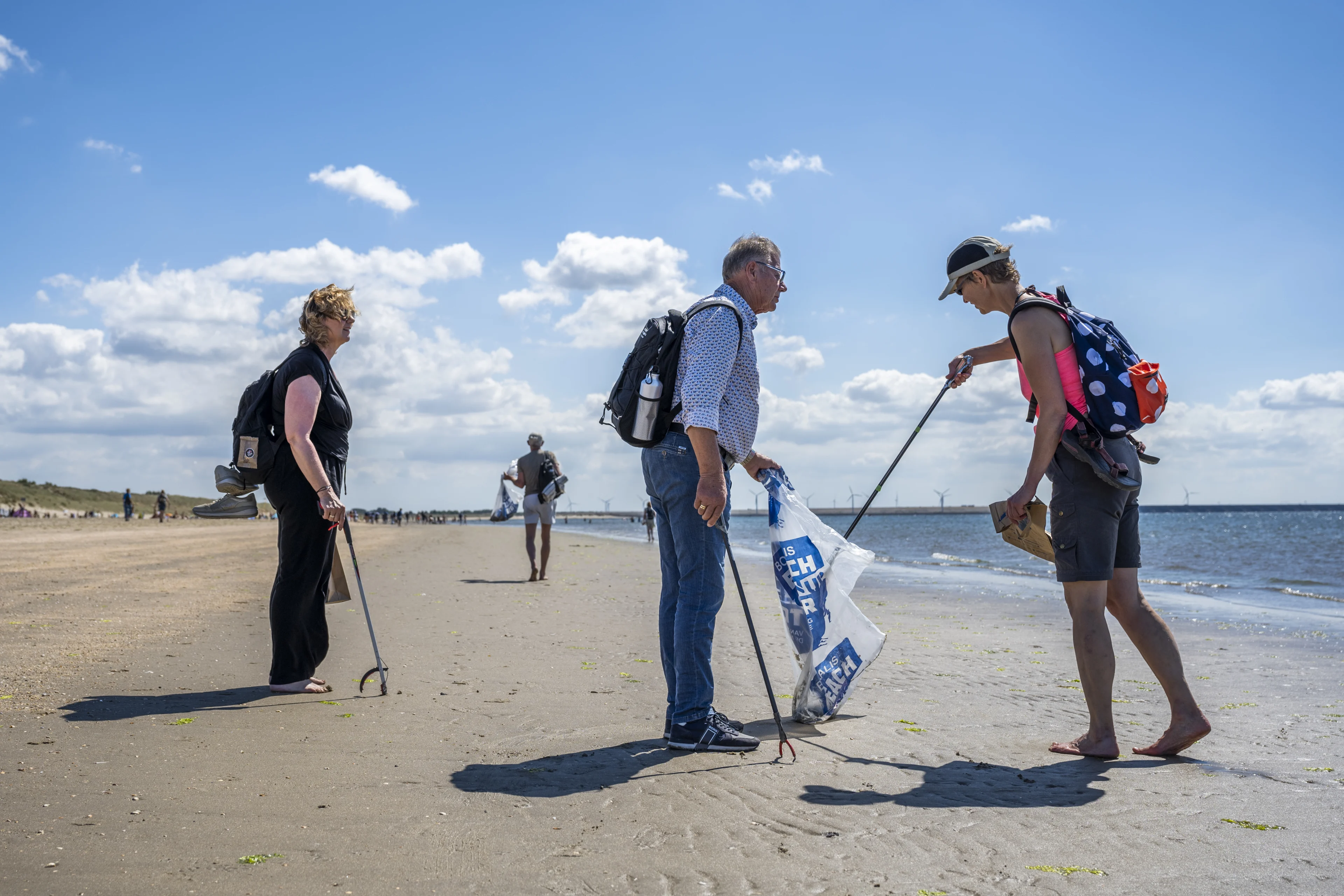 Bijna 90.000 peuken van het strand geraapt, maar ook heel bijzondere vondsten