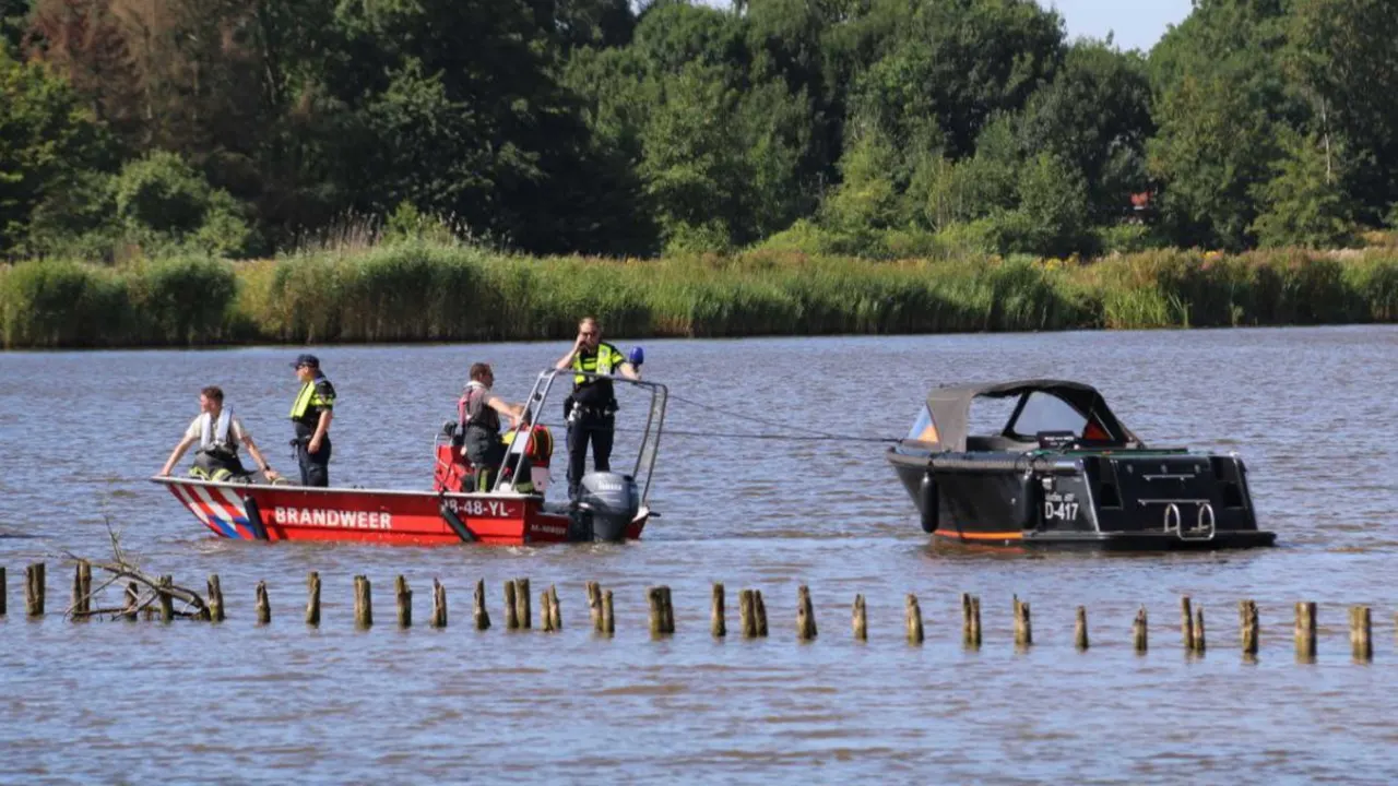 Man en jong meisje overvaren door onbemande speedboot op Gronings Oldambtmeer