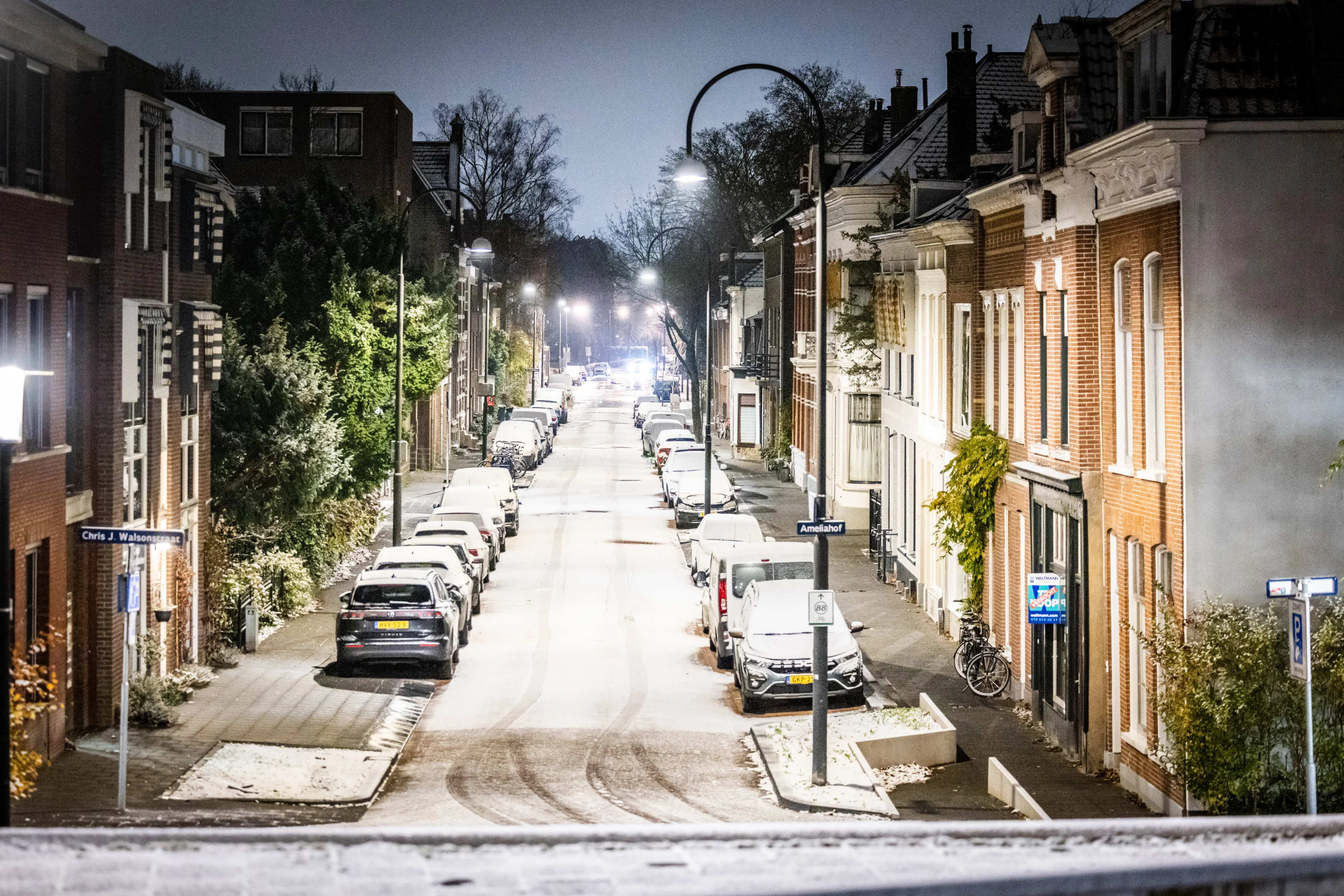 KNMI geeft code geel af: sneeuw zorgt voor gladde wegen