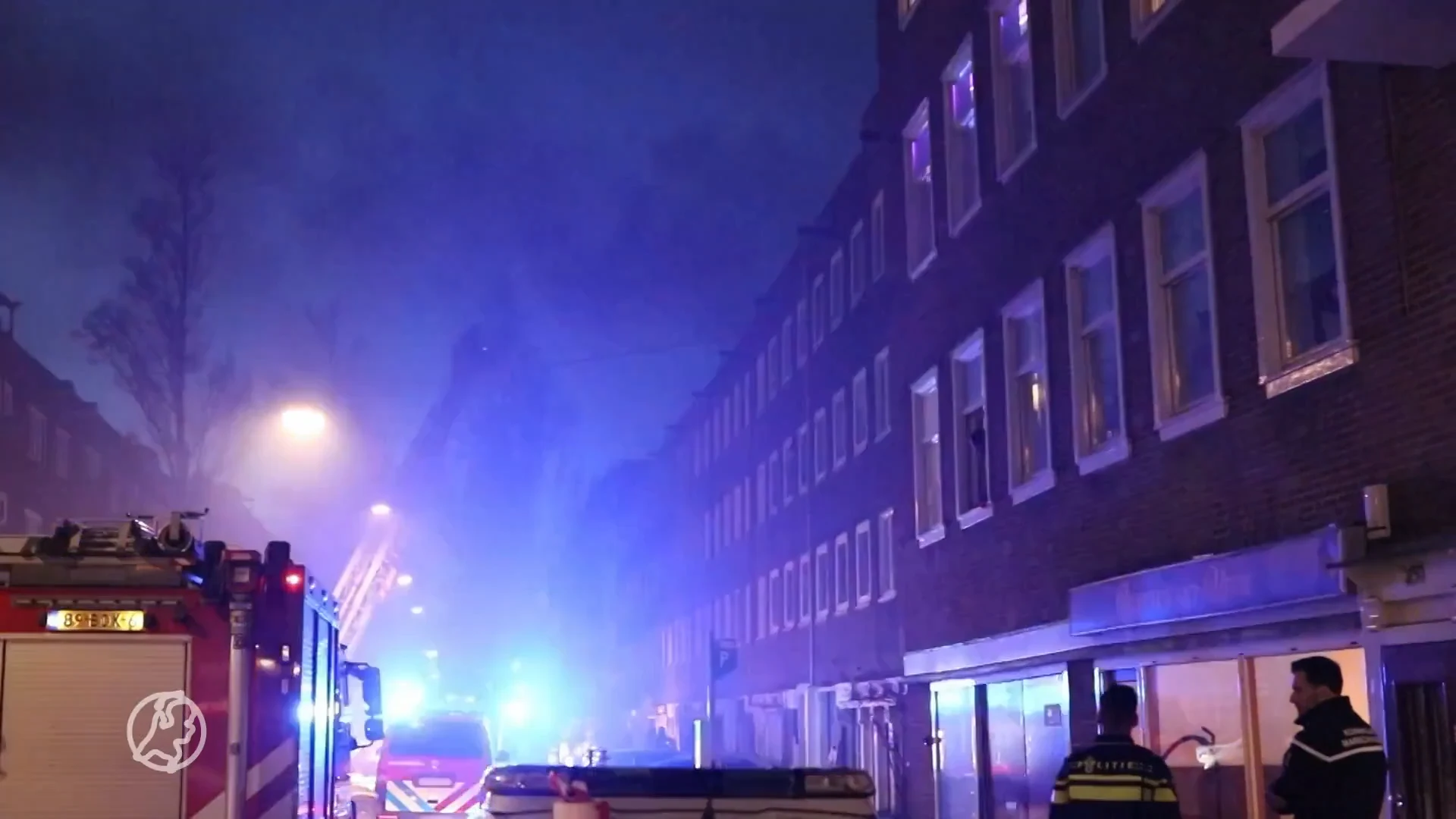 Twintig woningen ontruimd bij grote woningbrand in Amsterdam