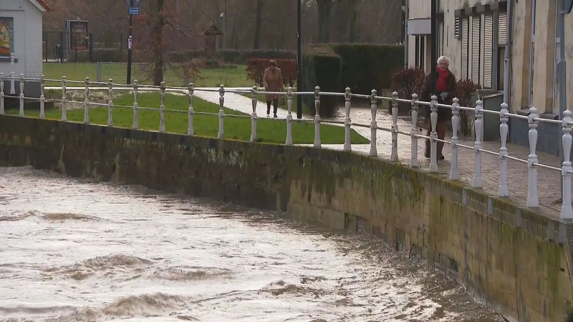 Stijging van het water in Valkenburg neemt af, piek onderweg naar Meerssen