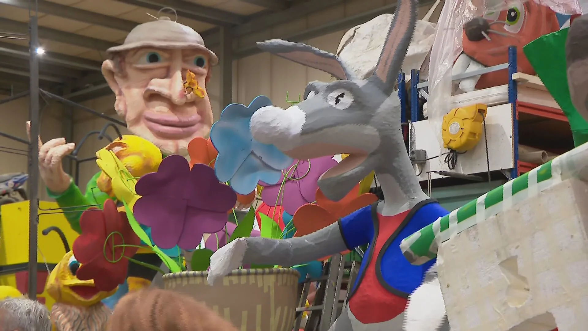 Carnavalskoorts stijgt, liefhebbers mogen spieken bij de praalwagens