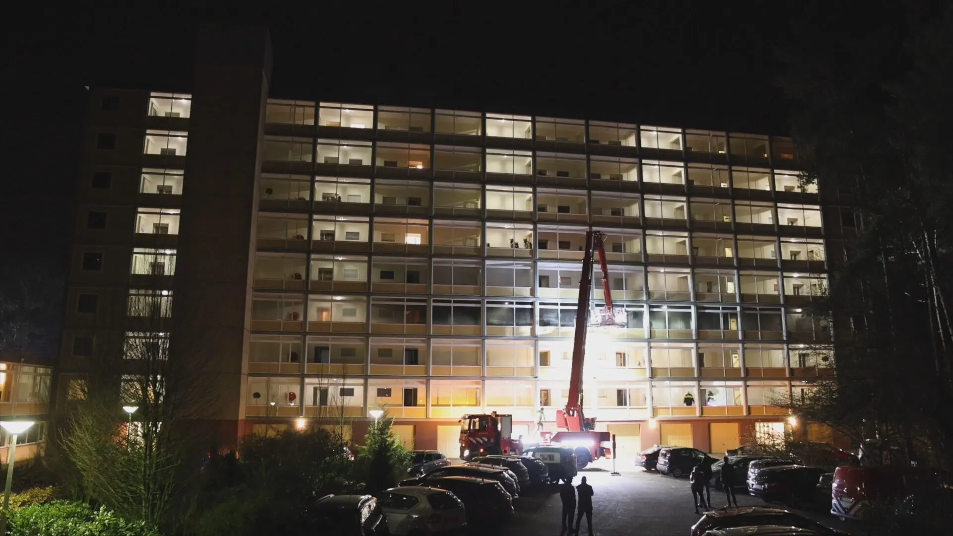 Tientallen flatwoningen ontruimd na brand in meterkast in Epe