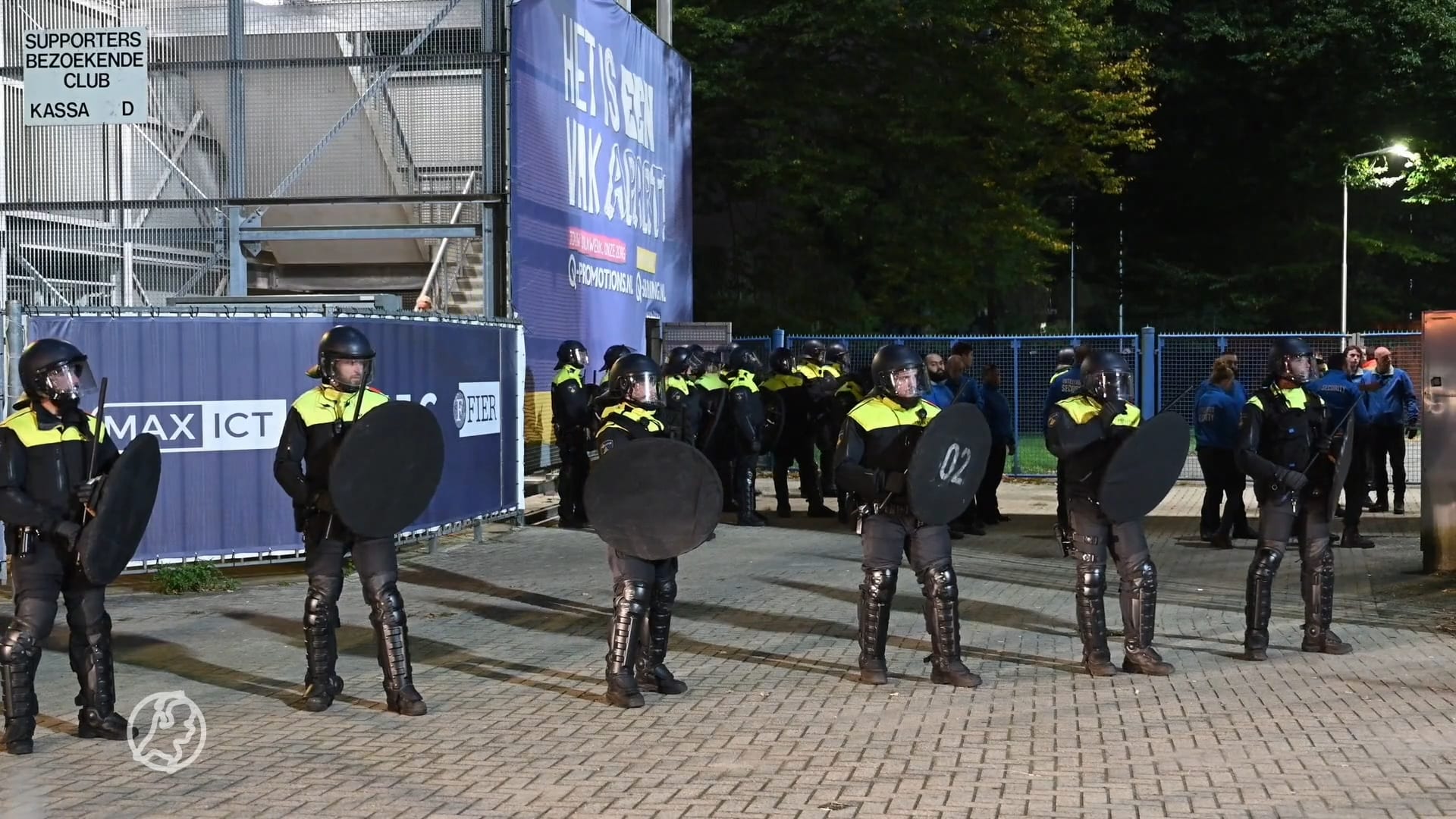 Blijven uitfans welkom bij voetbalwedstrijden? Politiebonden 'heel dicht' bij verbod