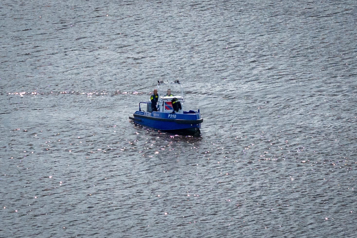 Politie zoekt vermiste inzittende na aanvaring kano en boot in Friese Earnewâld
