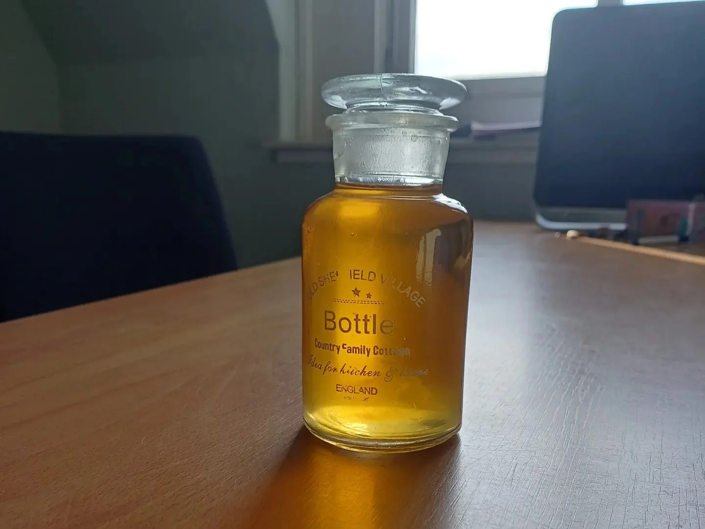 Klant laat flesje vol urine achter op babyafdeling in kringloopwinkel