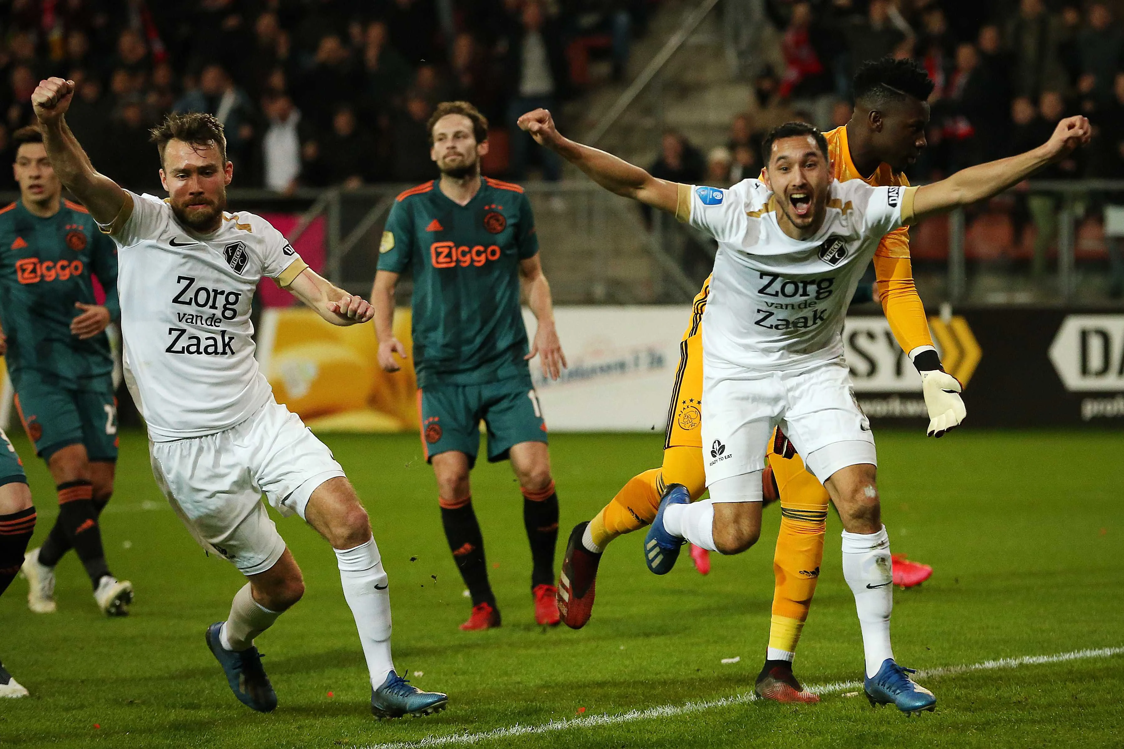 Ajax in een jaar van de voetbalhemel naar de hel