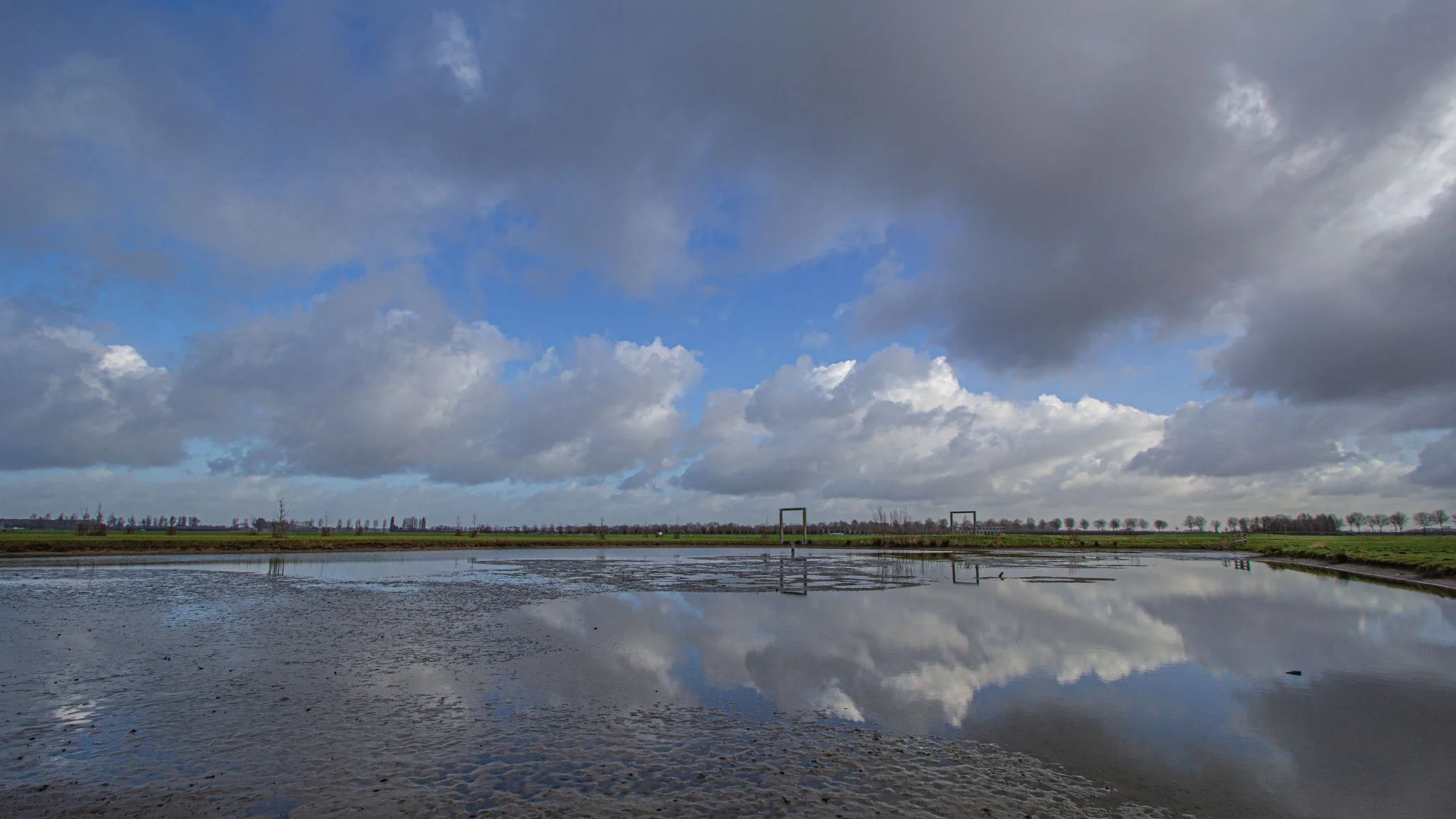 Restanten ex-orkaan Erin tollen rond: dit merk je er deze week van