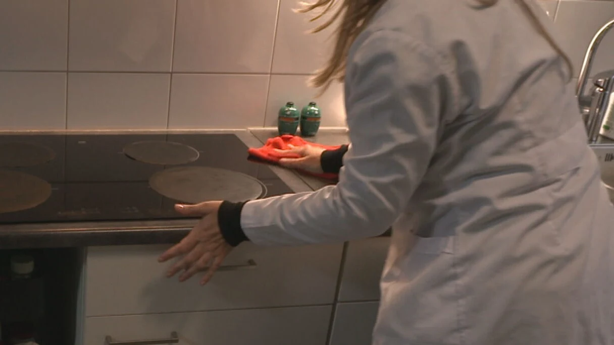 Asielzoeker Maygreth werkt met huishoudelijke zorg aan integratie: 'Win-win voor iedereen'