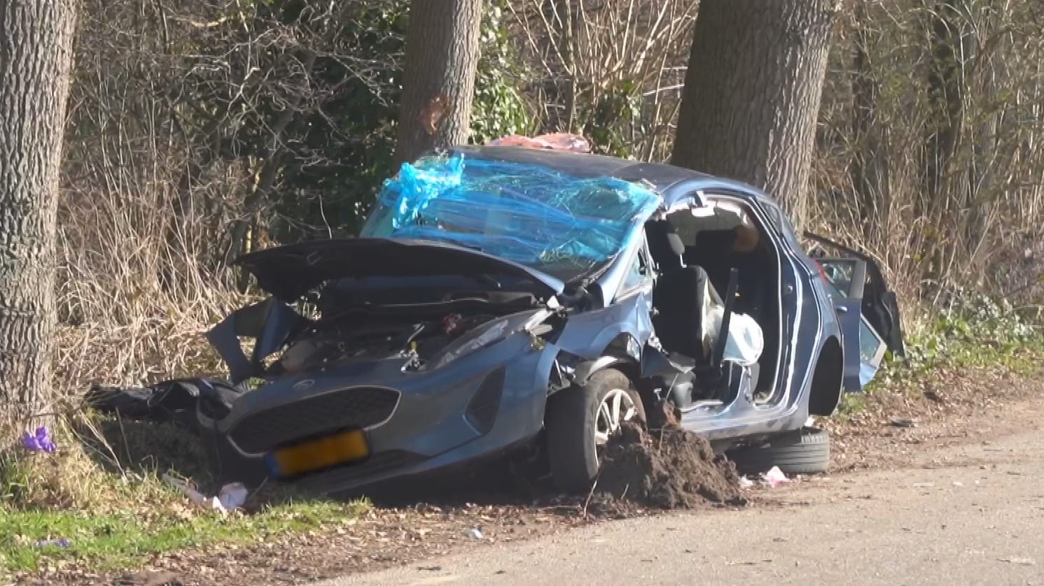 Meerdere gewonden en flinke ravage bij ongeval in Nijkerk, weg voorlopig dicht