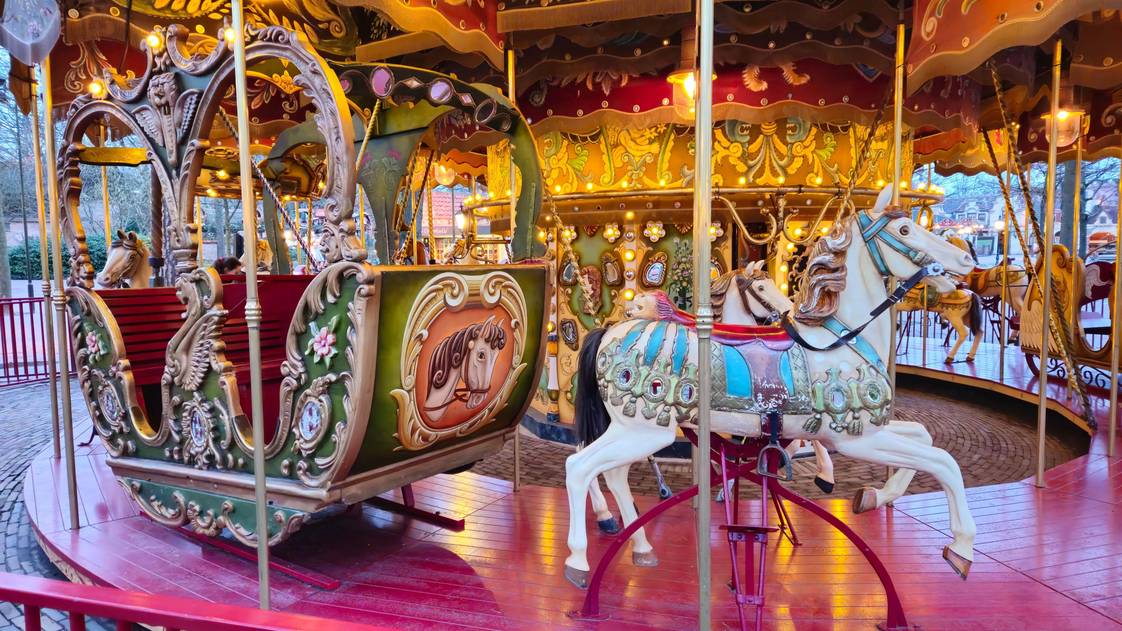 Nederlandse Kermisbond verbaasd over oproep tot verbod op draaimolenpaarden