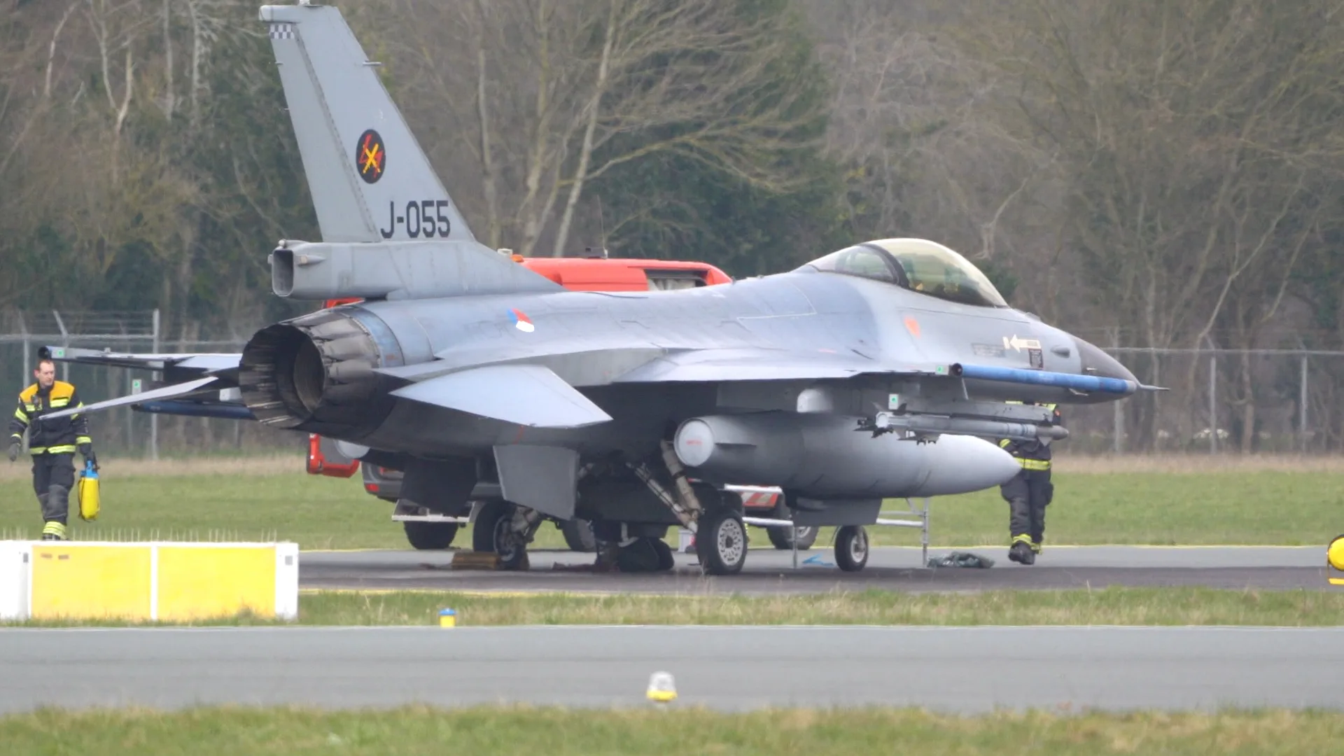 F16 maakt voorzorgslanding in Groningen na botsing met vogel