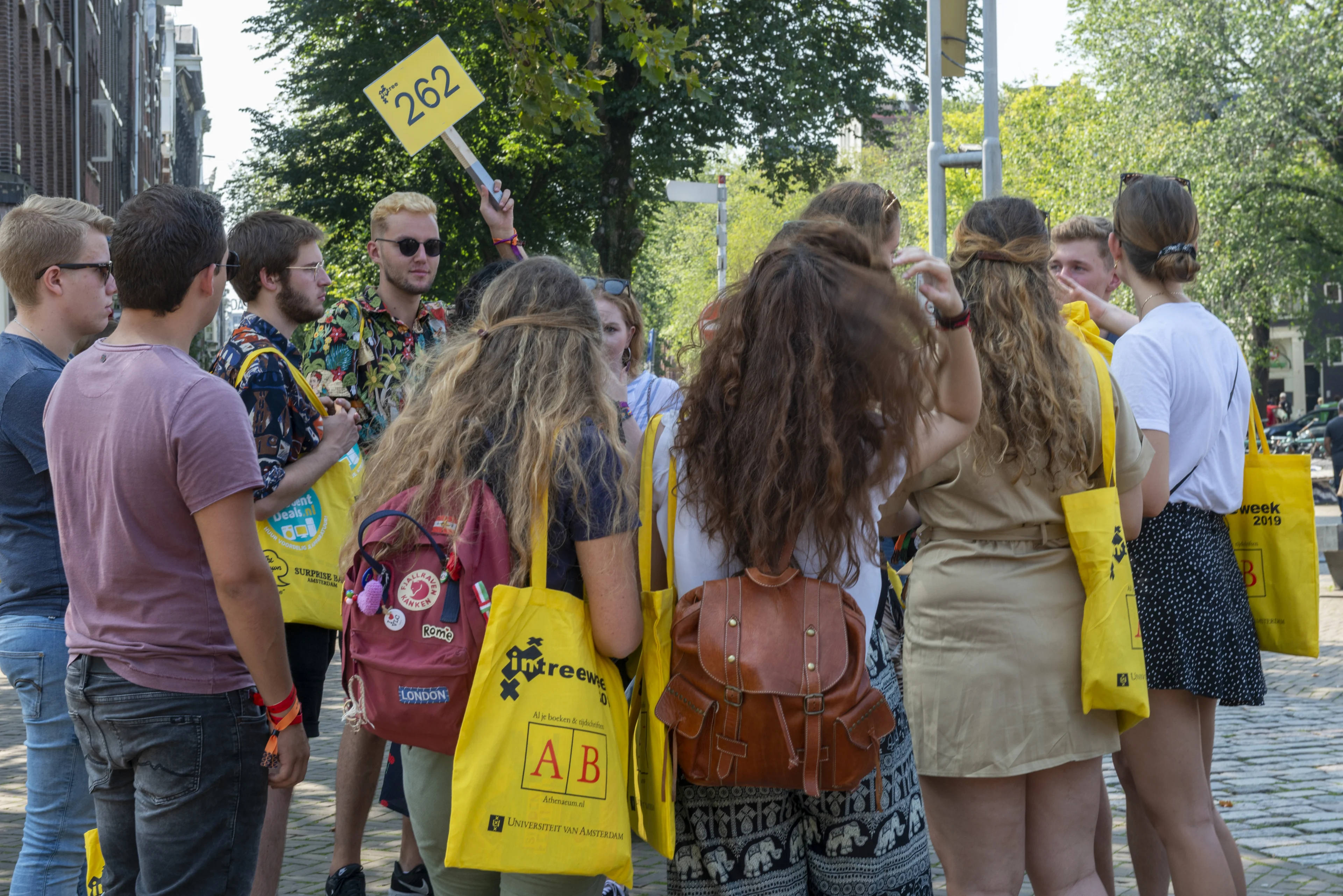 Kabinet wil introductieweken voor studenten dit jaar schrappen