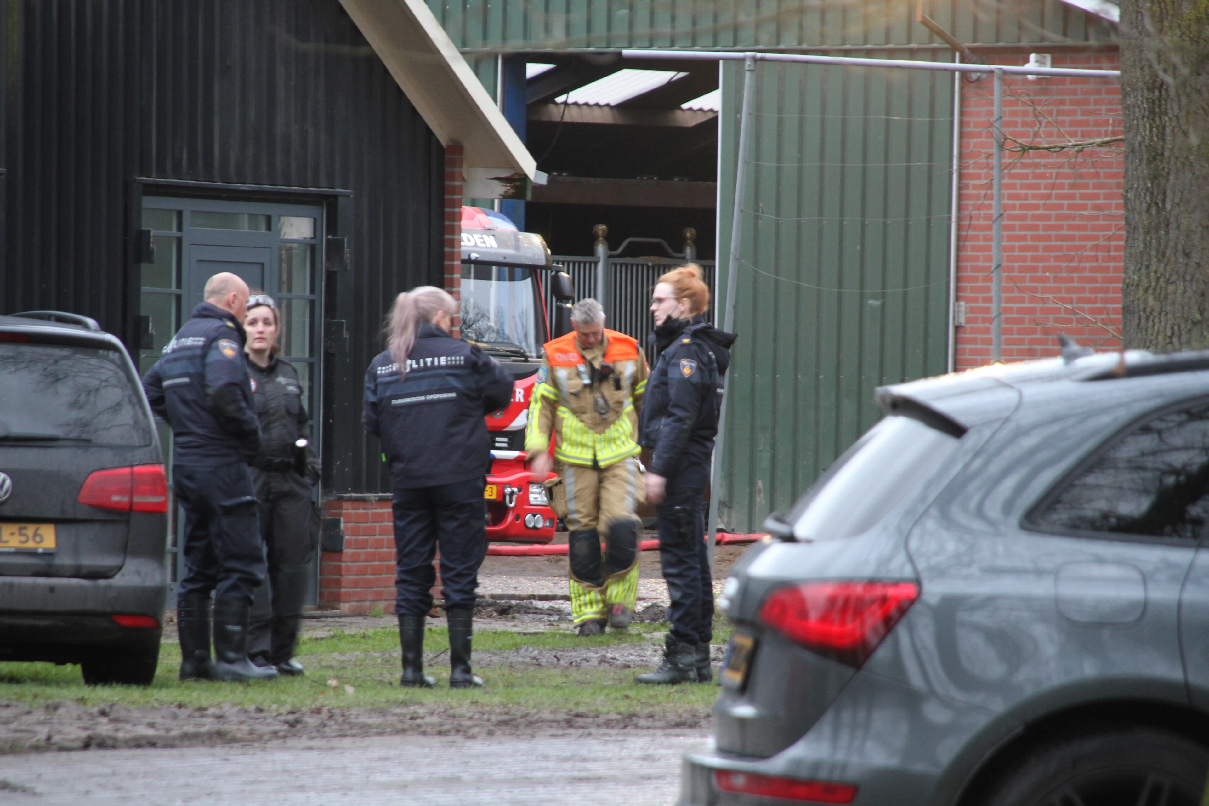 Politie vindt ondergronds drugslab met lift en uitgebreid gangenstelsel in Overijssel