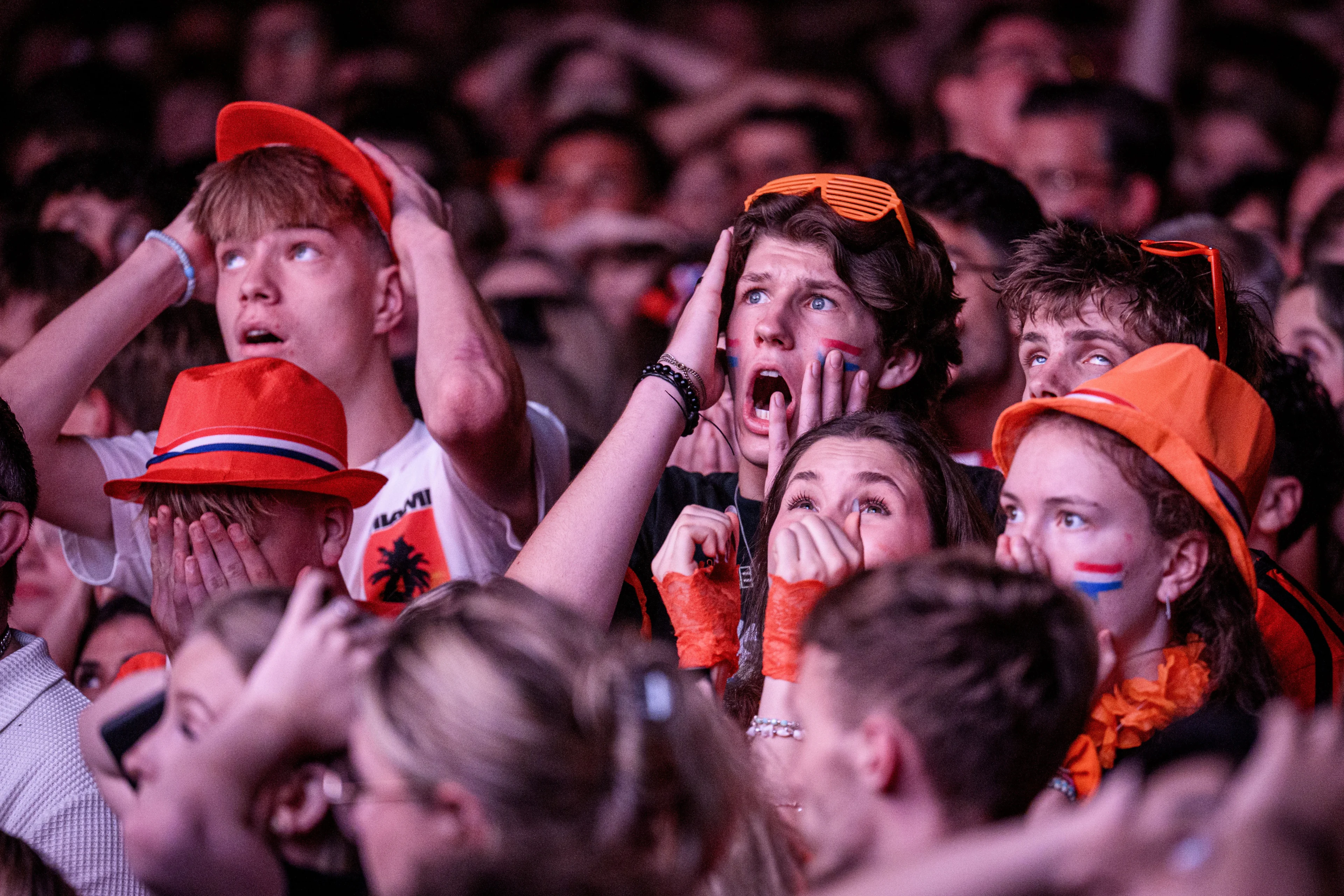 Tweede Kamer wil dat NOS stopt met 'dubbele' WK-kosten voor cafés