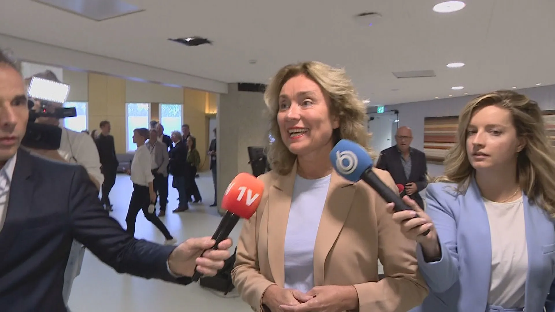 Kamervoorzitter Bergkamp loopt weg bij vragen over 'incident' met Baudet