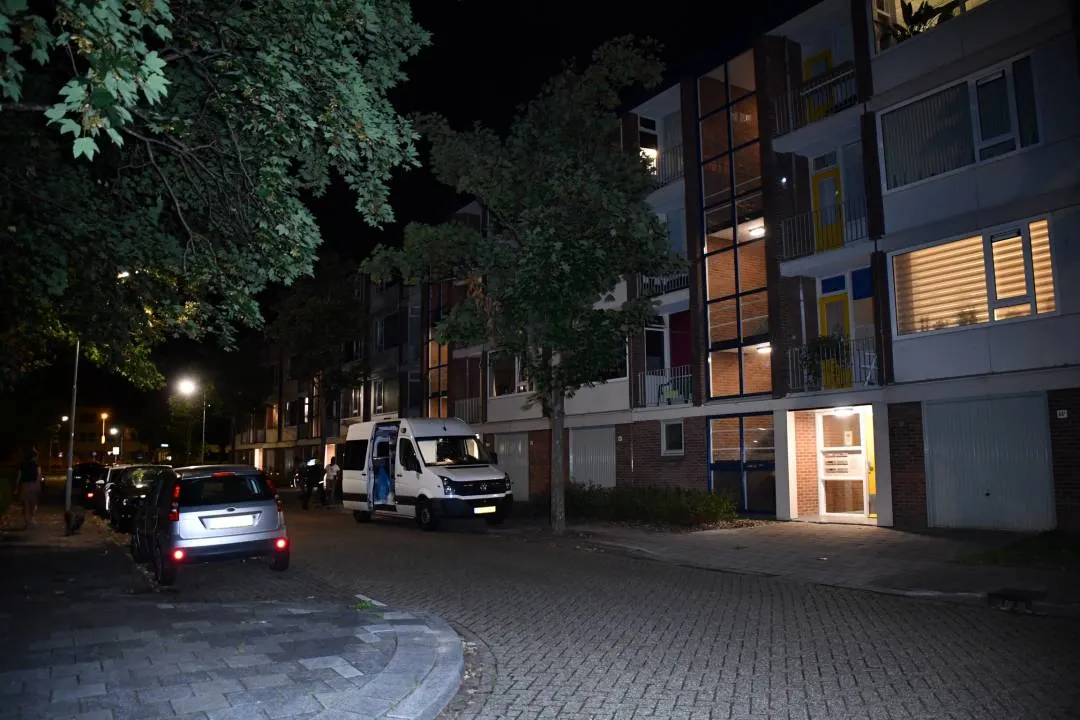 Jongetje (4) valt van balkon op tweede verdieping in Goes