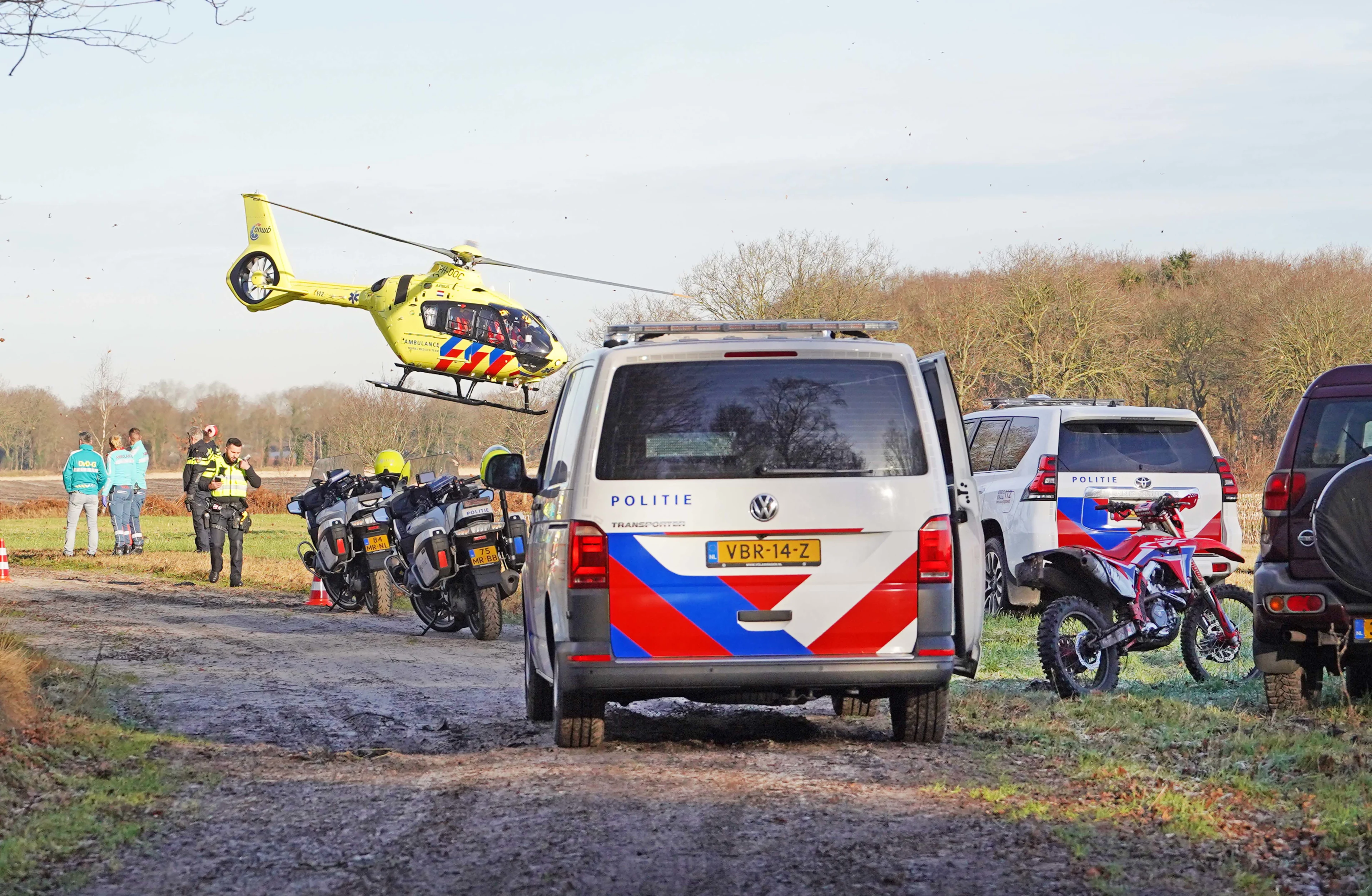 Man (62) komt om nadat hij met crossmotor tegen boom botst in Zuidvelde