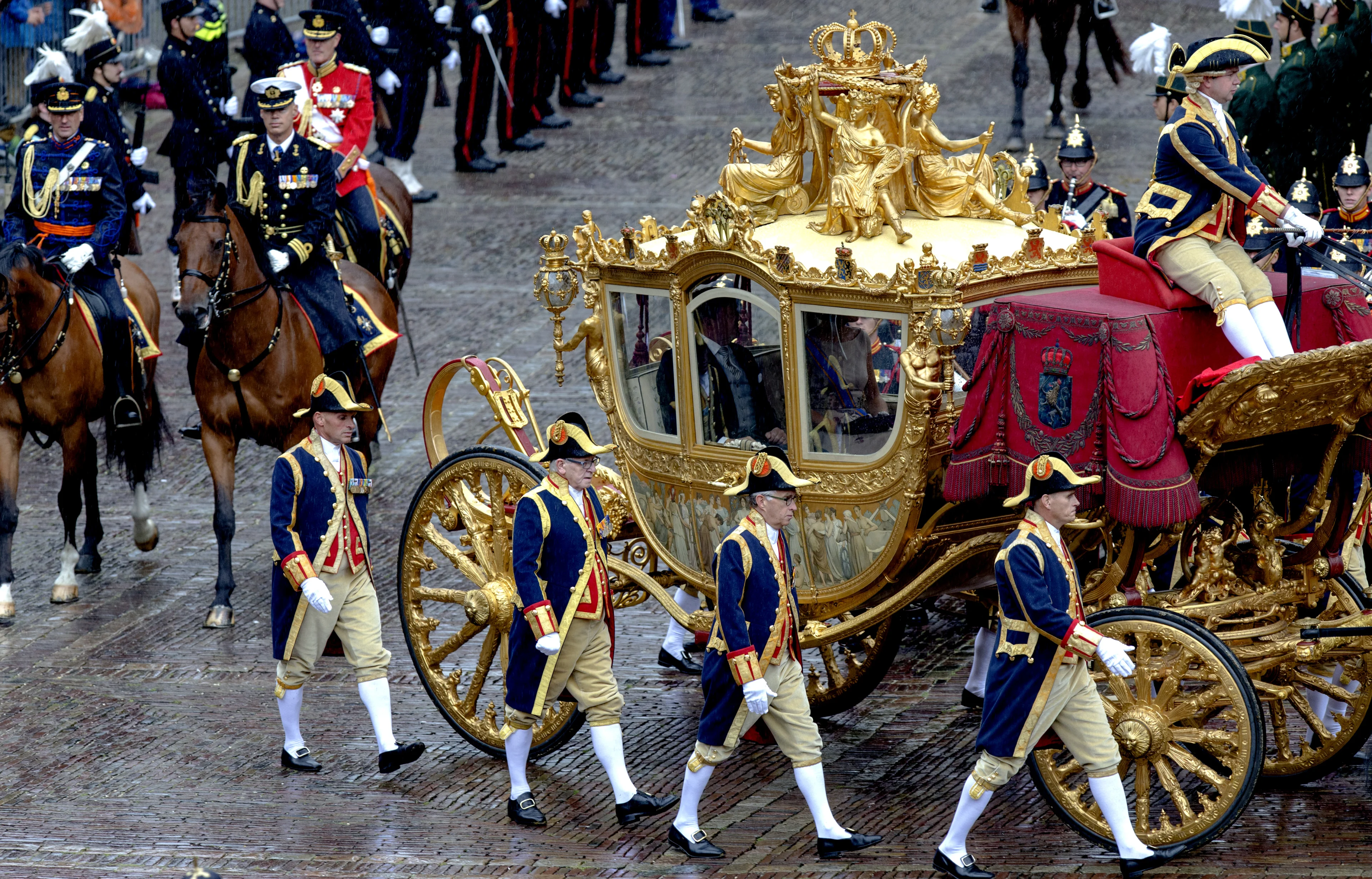 Koning moet belasting betalen, vinden Eerste en Tweede Kamer