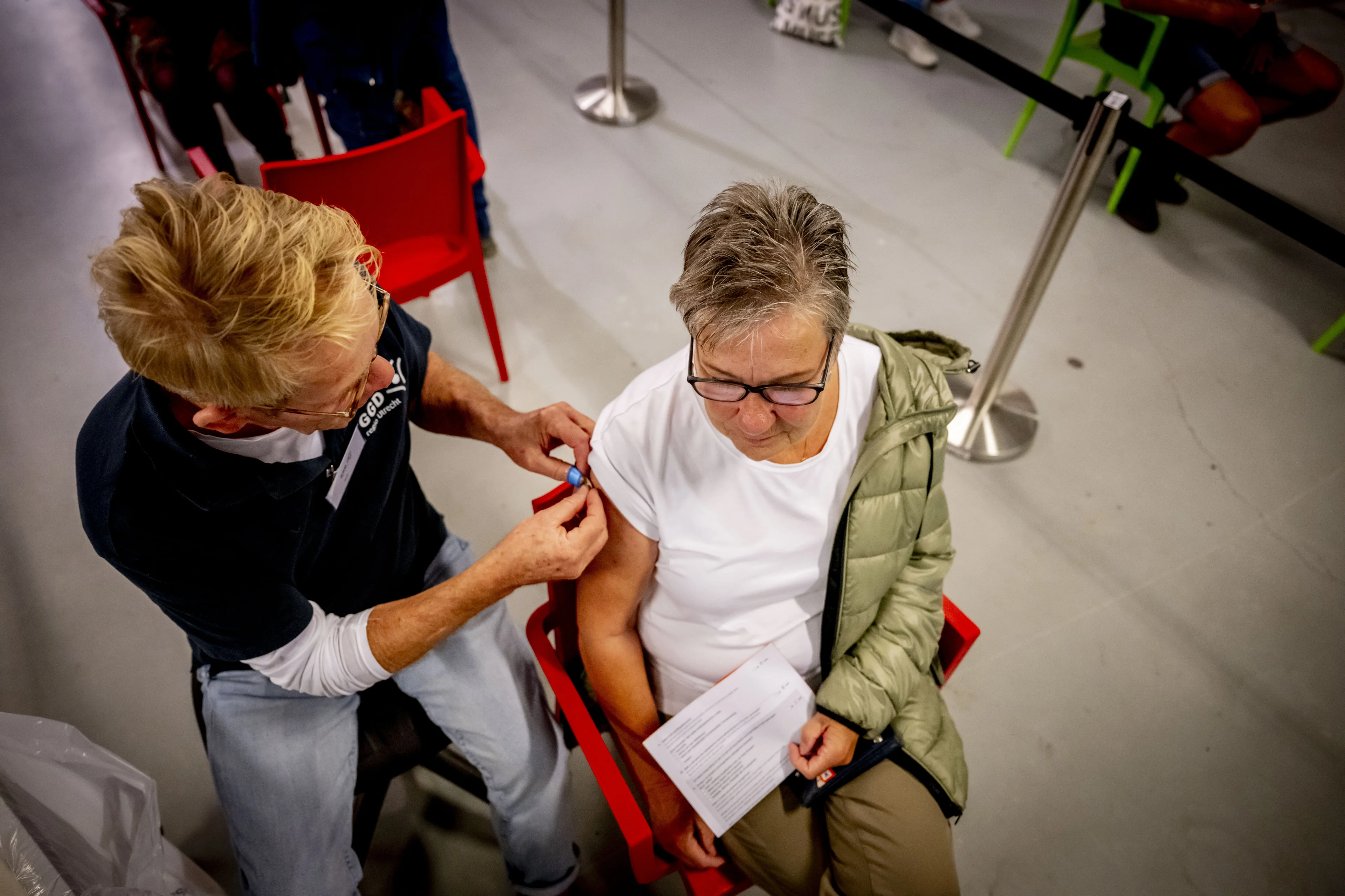 Lymfeklieren kunnen wel halfjaar opgezet zijn na coronaprik