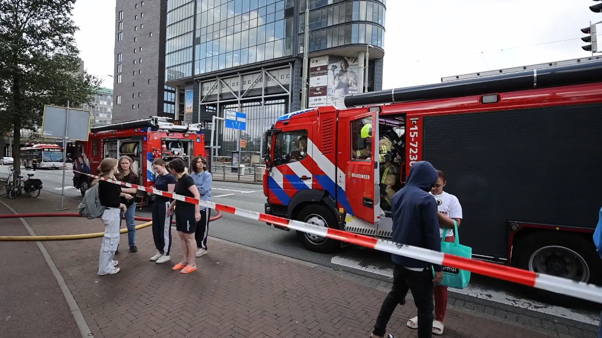 Twintig woningen voorlopig onbewoonbaar na brand Den Haag