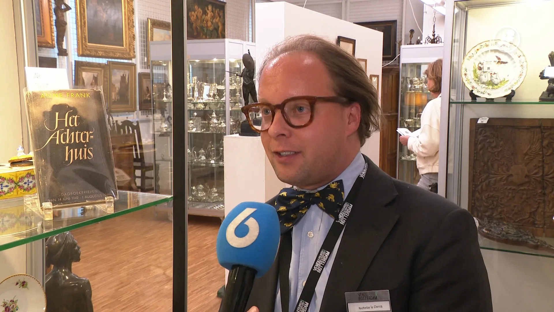 Bijzondere vondst in kringloop: eerste druk Anne Frank-boek onder de hamer