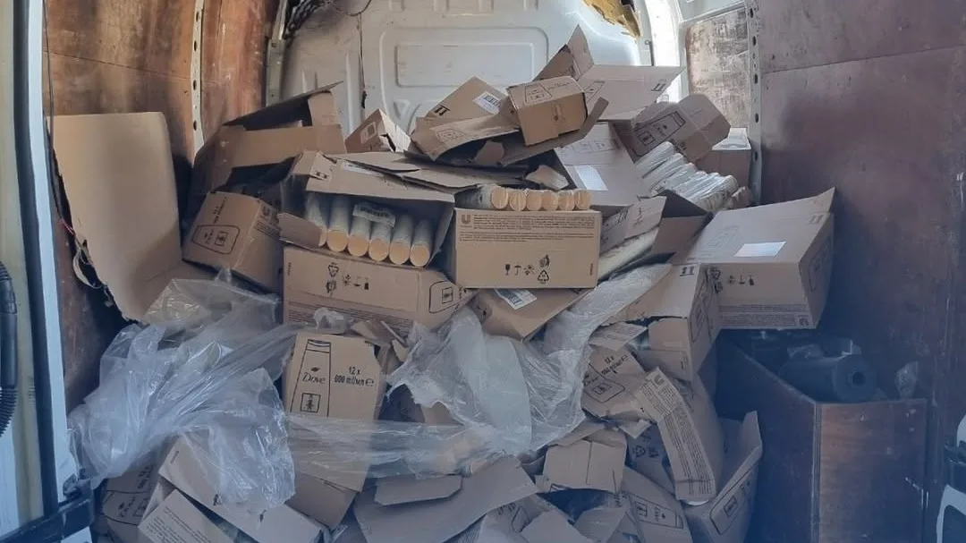 Dief gaat nat bij stelen van duizenden flessen douchegel