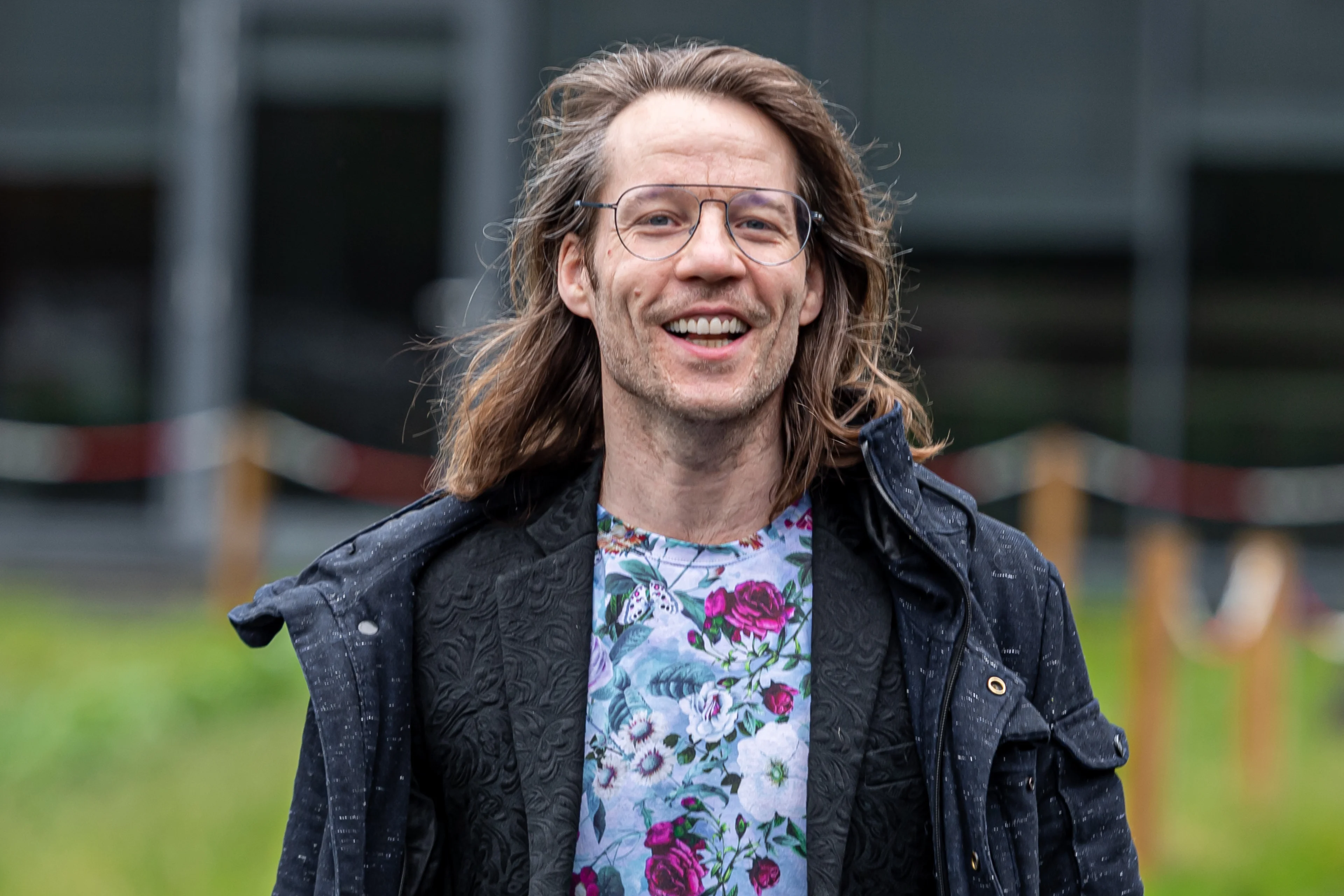 Ingebroken in auto Giel Beelen, laptops met muziekbestand Radio4All weg