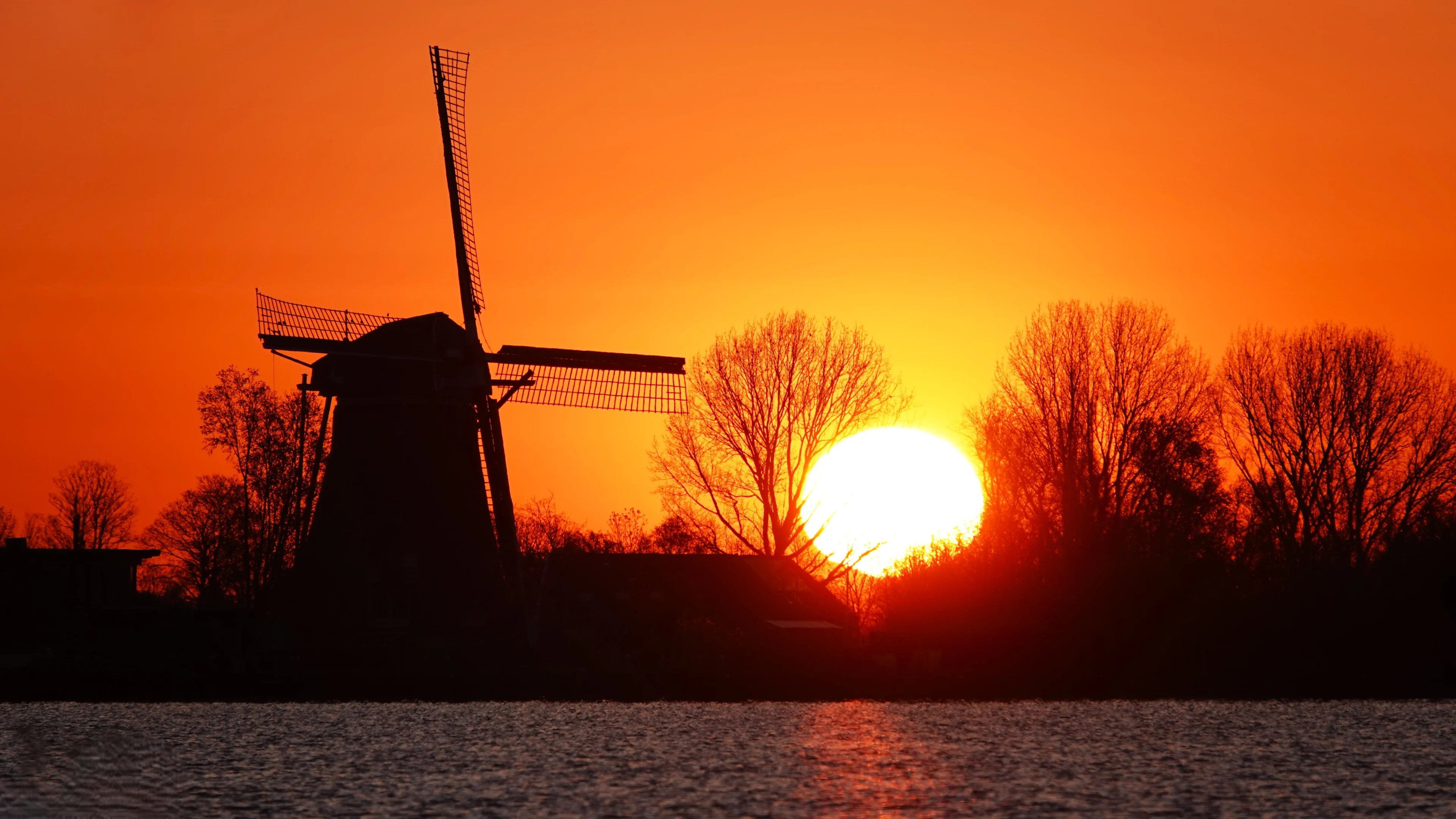 Nu zonnig lenteweer – maar dit zit er eind van de week aan te komen