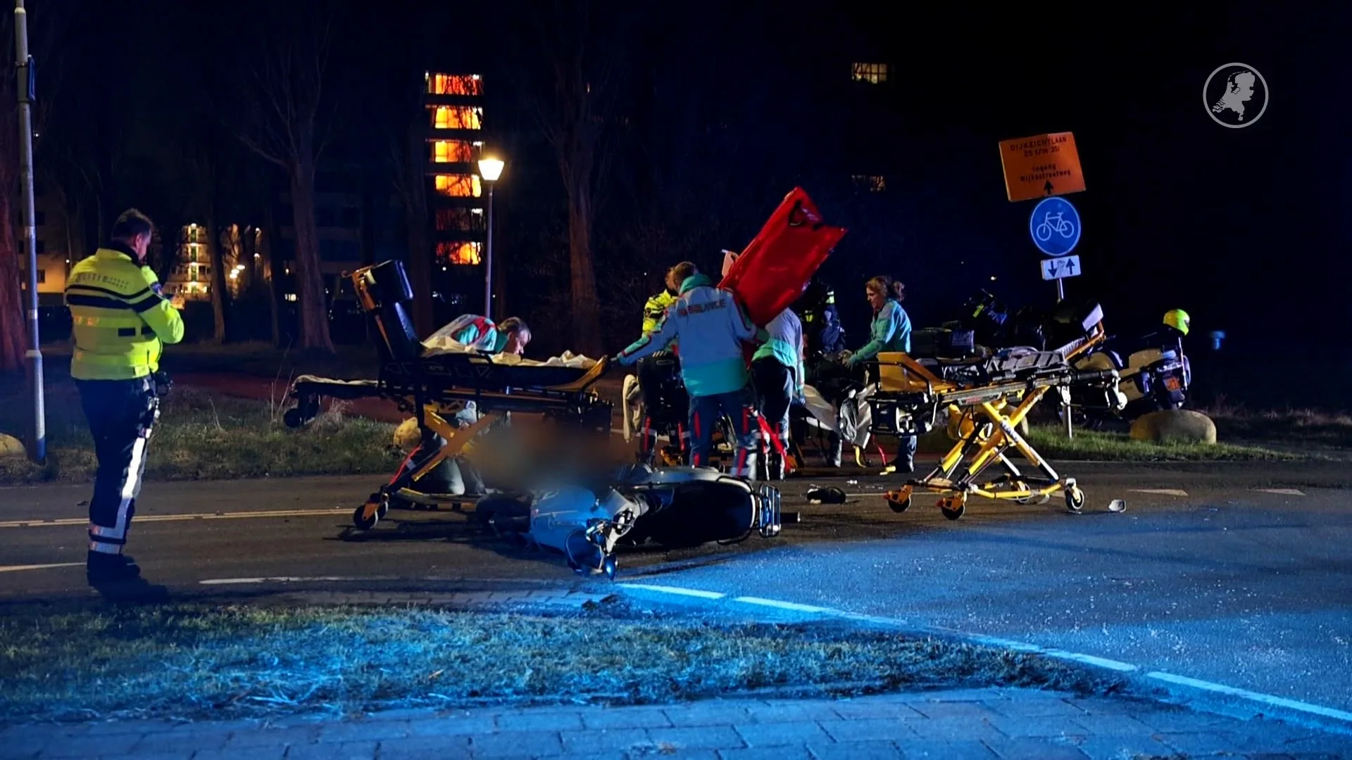 Zwaargewonde na ongeluk tussen scooter en auto in Santpoort-Noord