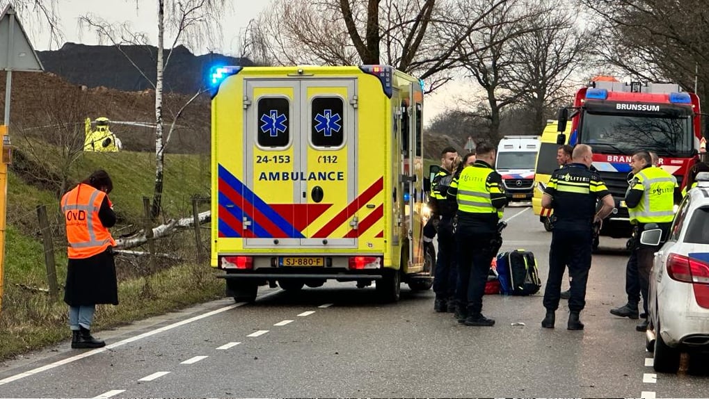 Flinke klap tegen boom in Landgraaf zorgt voor vijf gewonden 