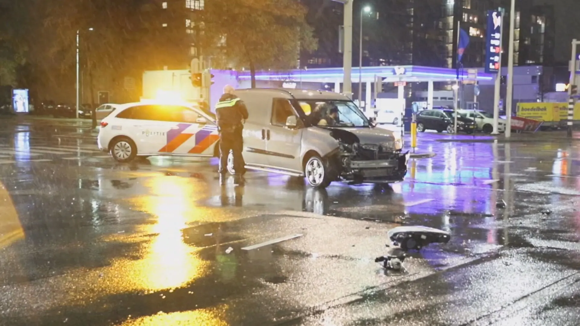 'Bestuurder negeert rood licht': flinke aanrijding op kruising in Den Haag