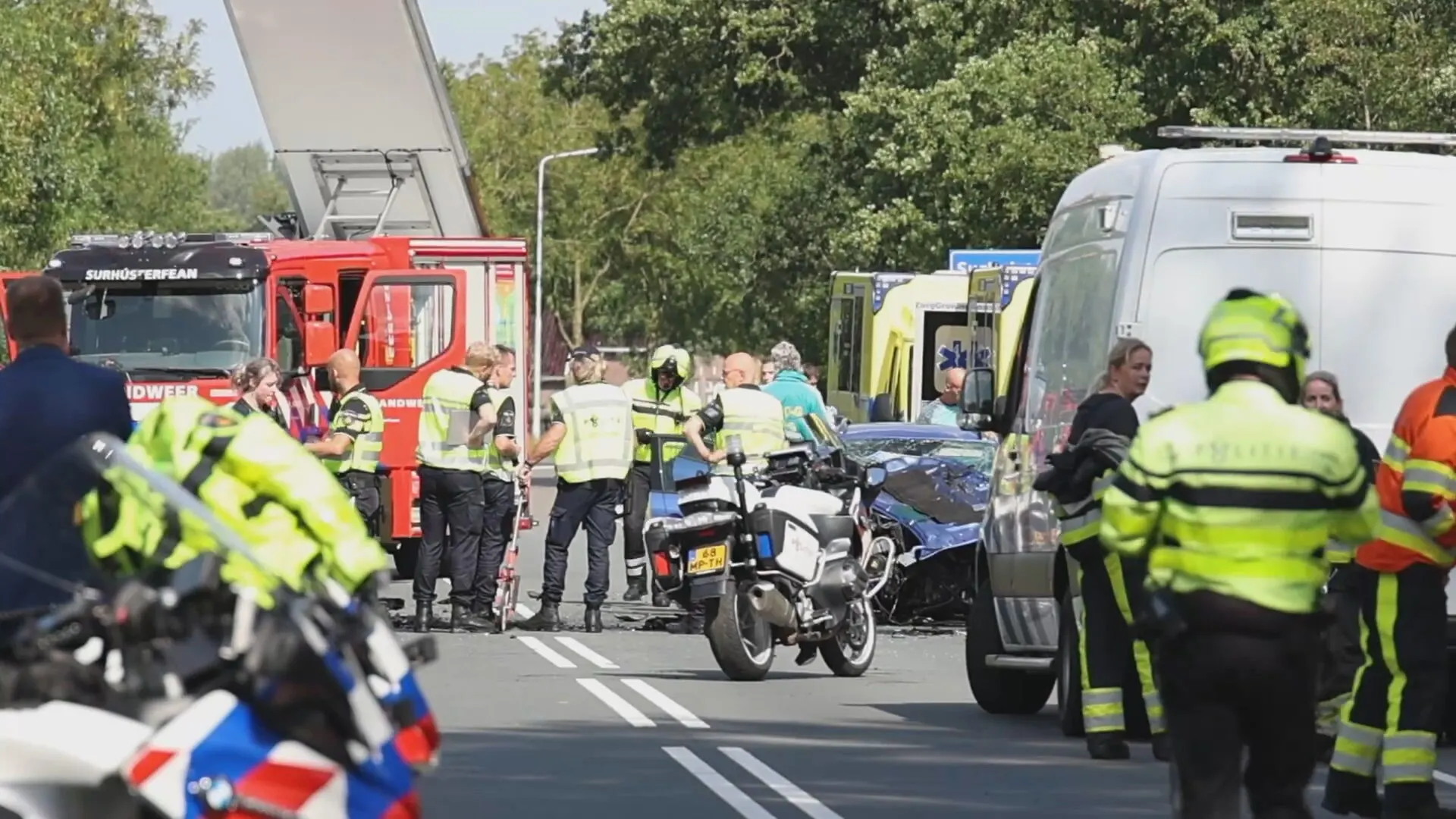 Man omgekomen bij verkeersdrama Surhuisterveen, vrouw en kinderen ernstig gewond