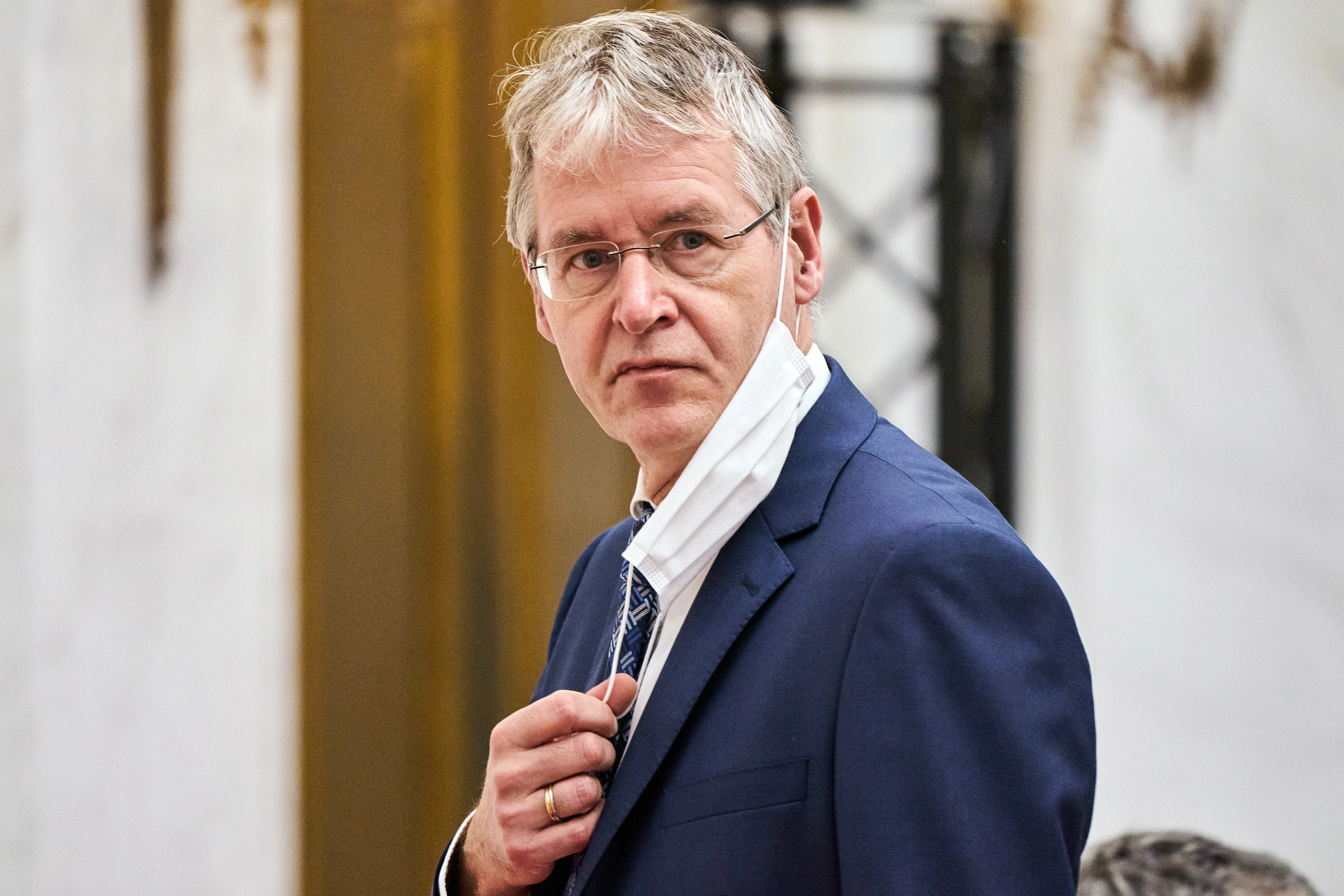 Minister Slob krijgt wind van voren na uitspraken over homoseksualiteit in onderwijs