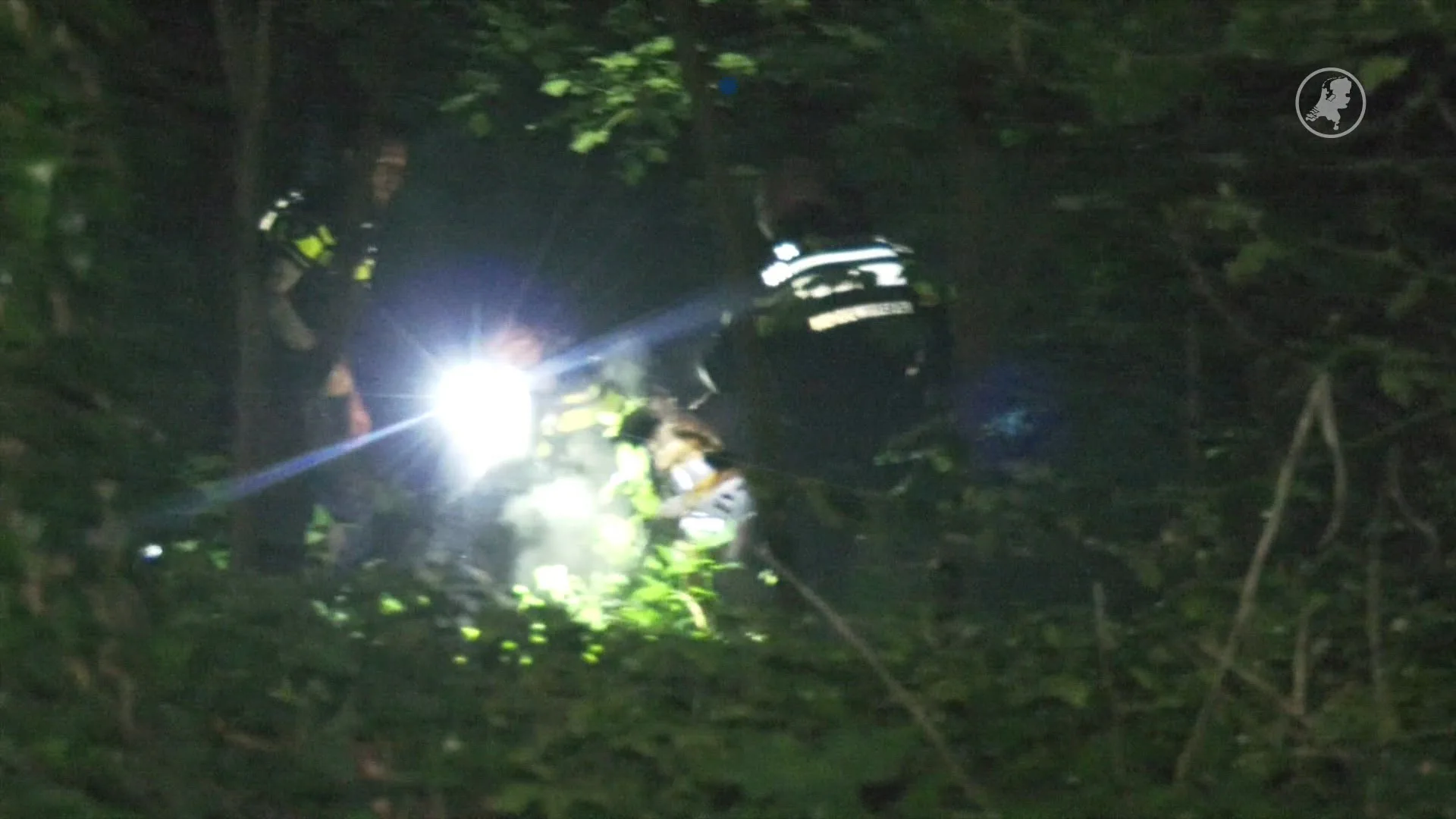 Man springt uit raam en vlucht na mogelijke steekpartij bij azc in Baexem
