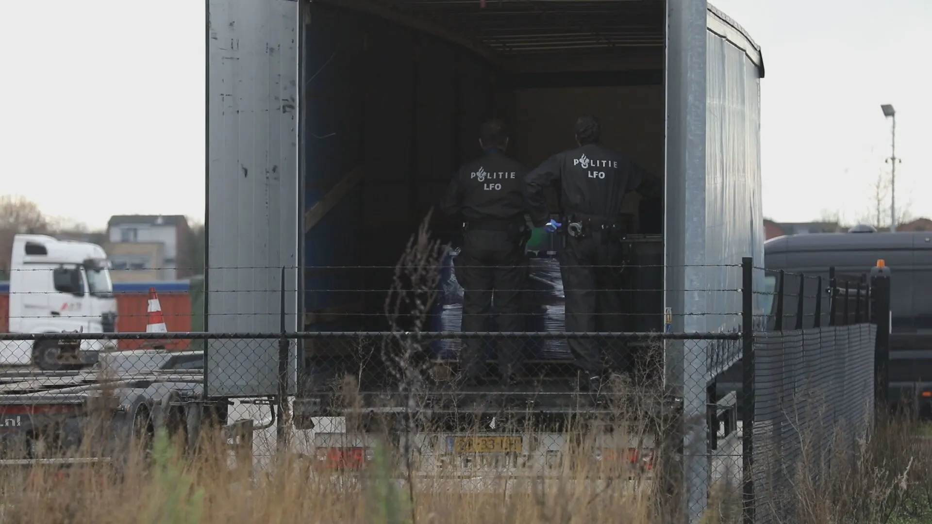 Drugsafval in honderd jerrycans en vaten gevonden in Hoogerheide