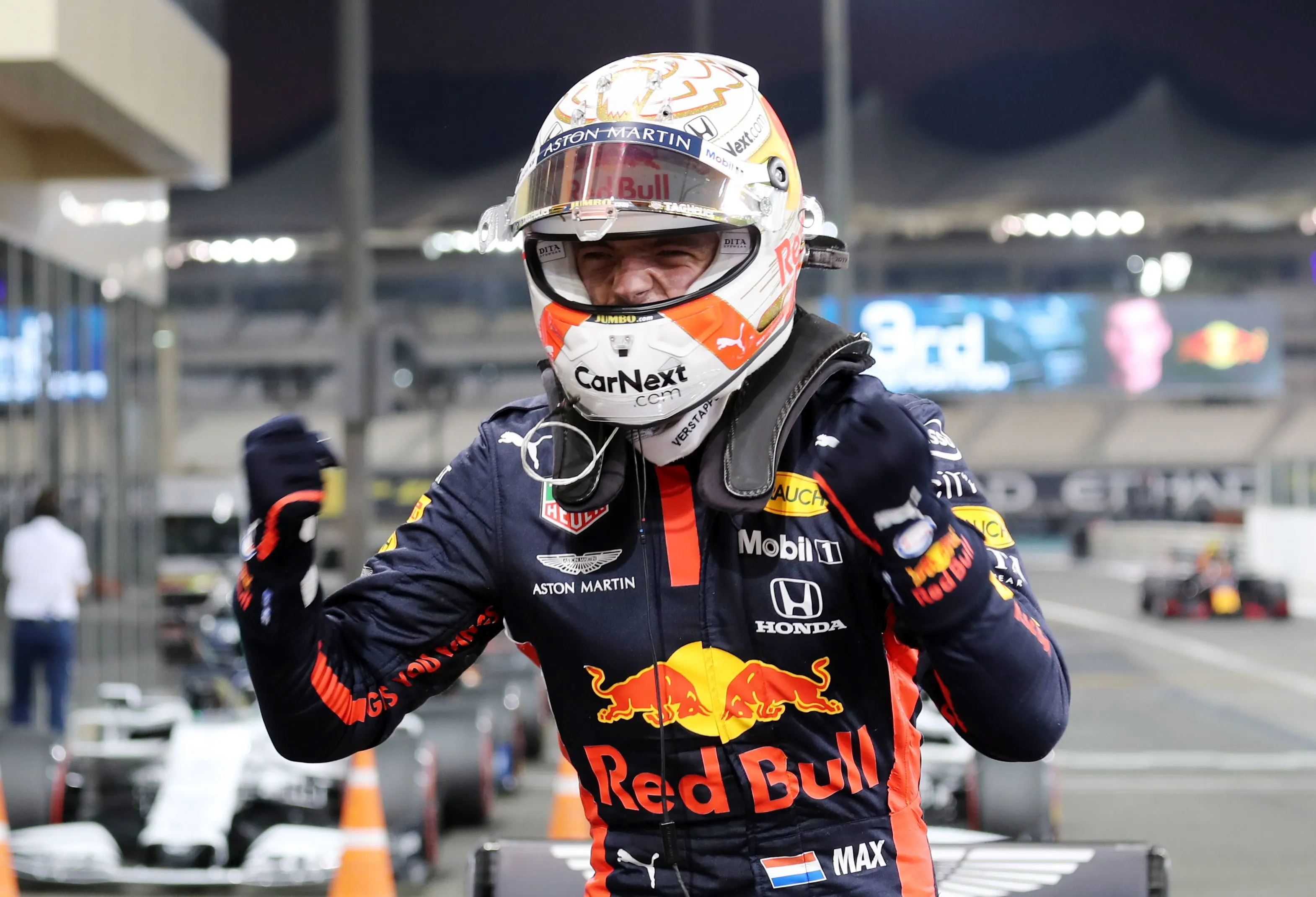 Max Verstappen wint laatste Grand Prix van het seizoen in Abu Dhabi