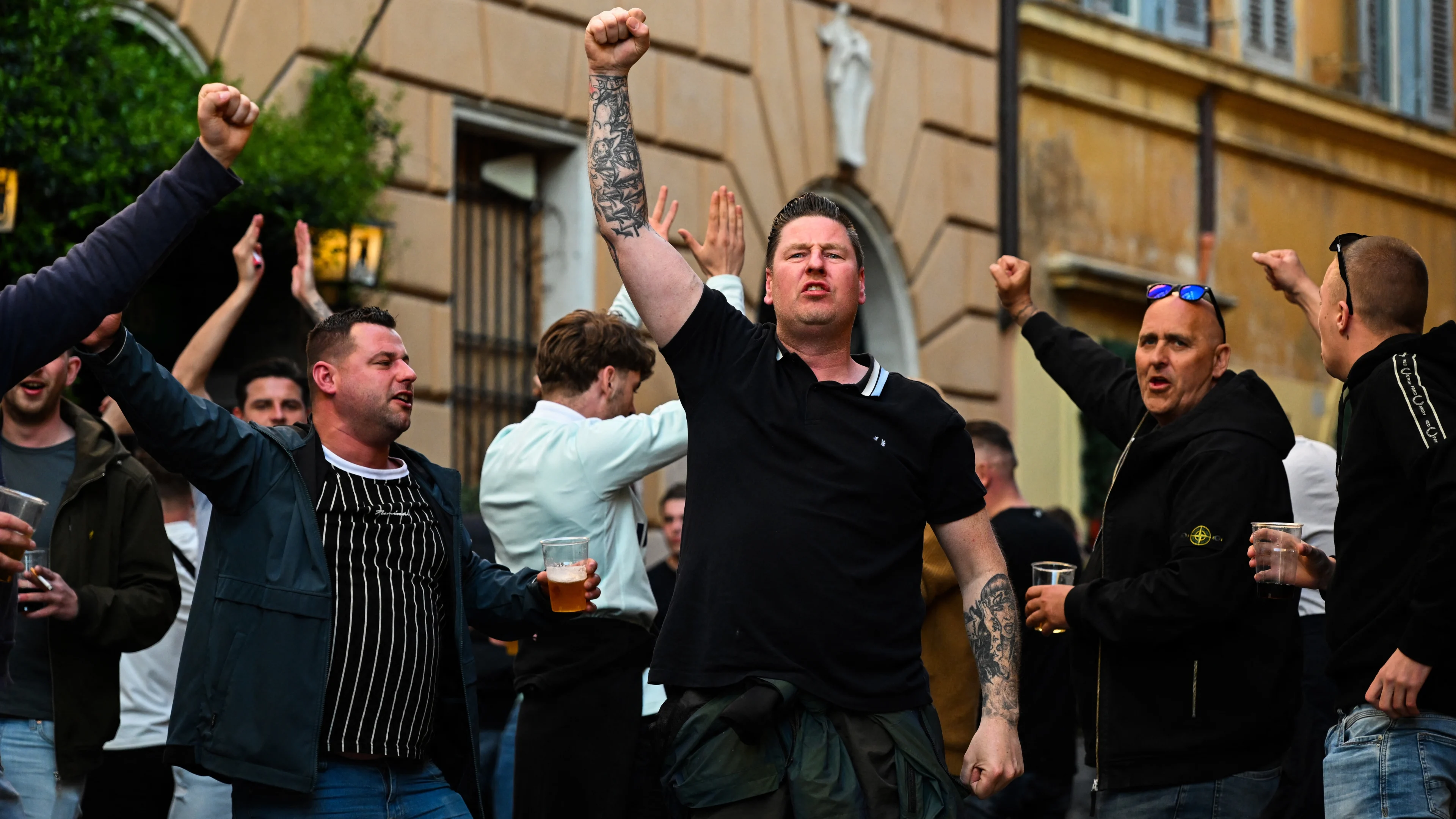 Feyenoordfans toch in stadion van AS Roma, politie treedt op