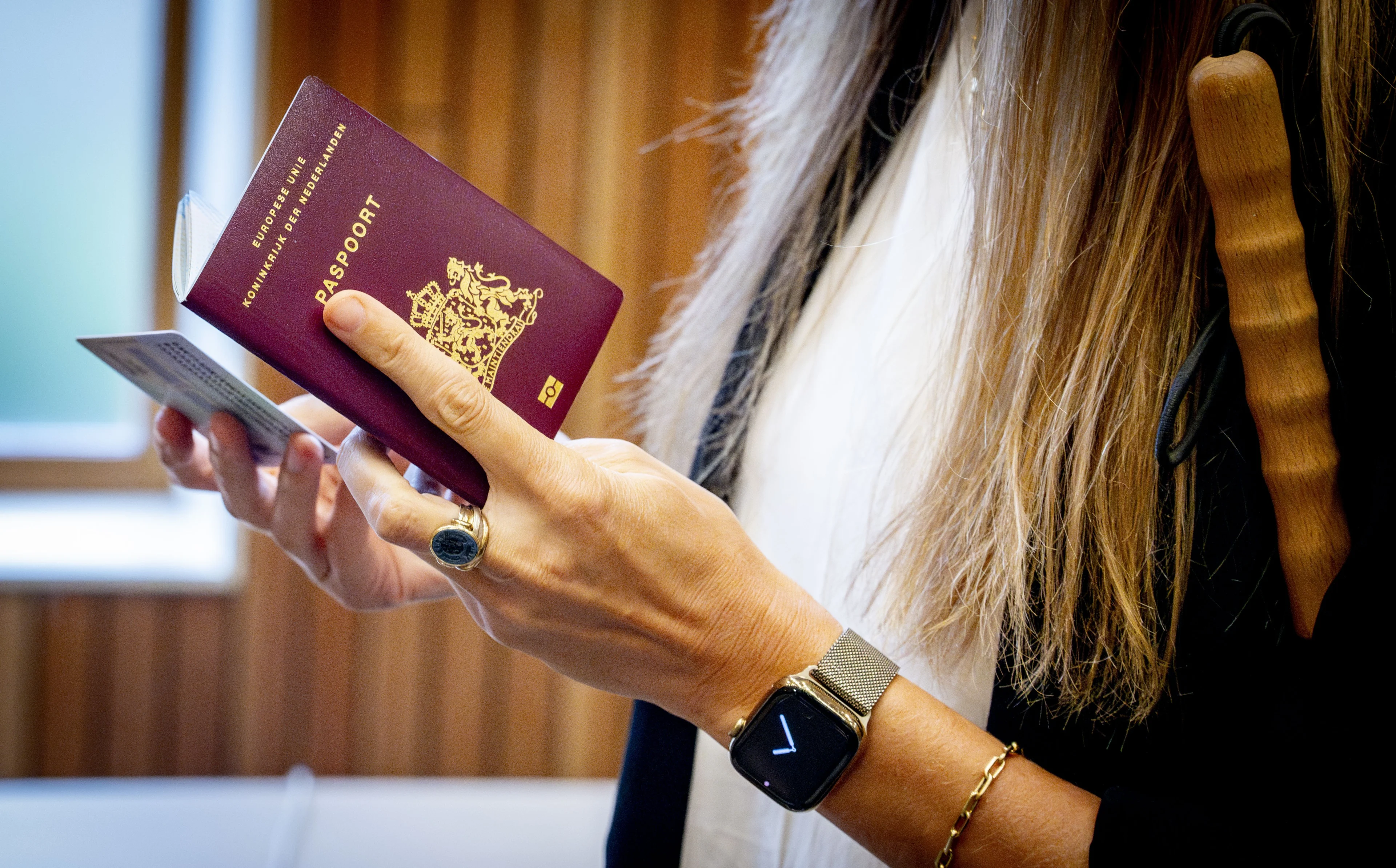 Zo ziet het nieuwe Nederlandse paspoort eruit (en zo voelt het!)