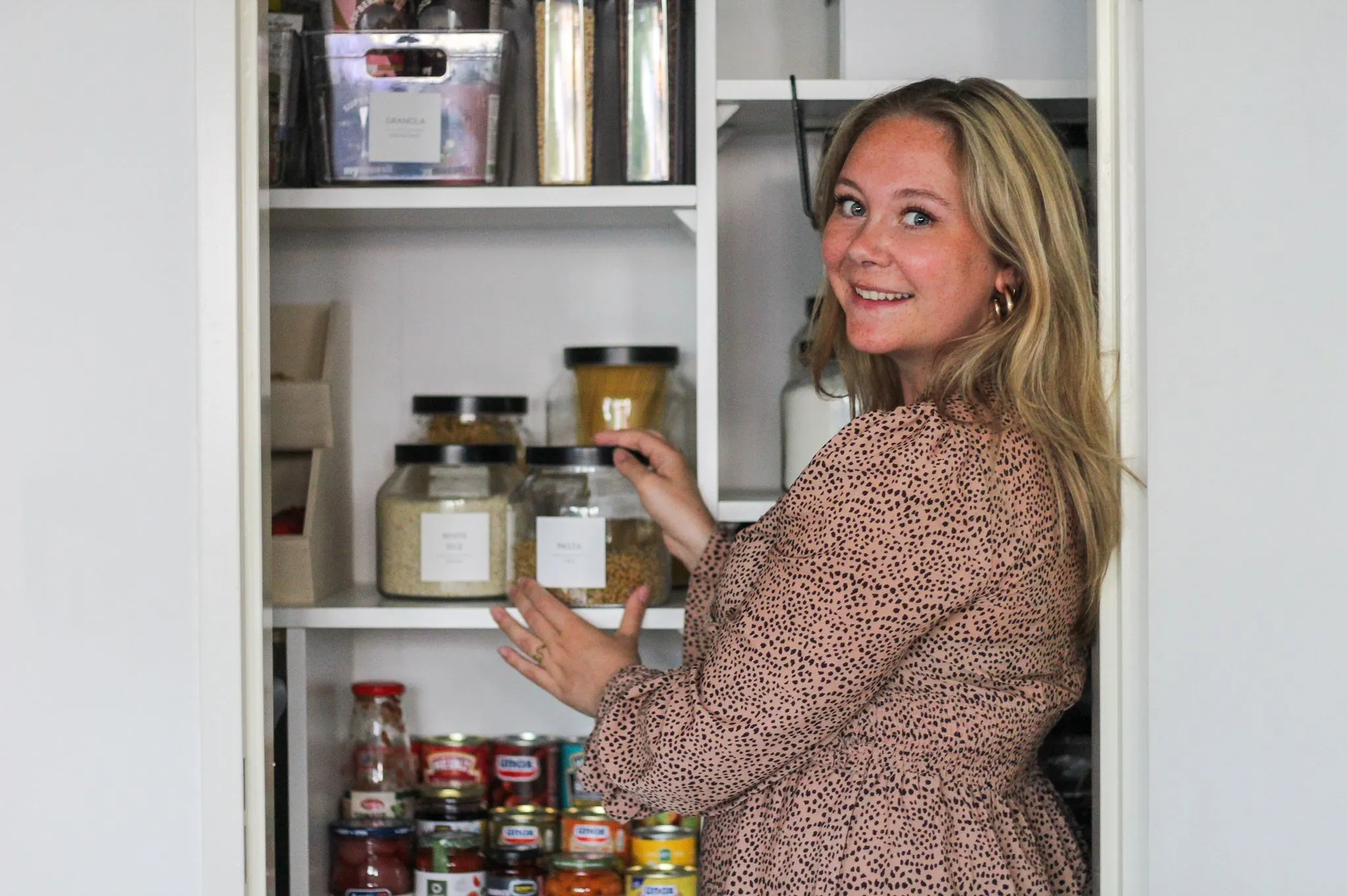 Opruimvideo's van Roos gaan viral: 'Ik trek met alle plezier een kast leeg'