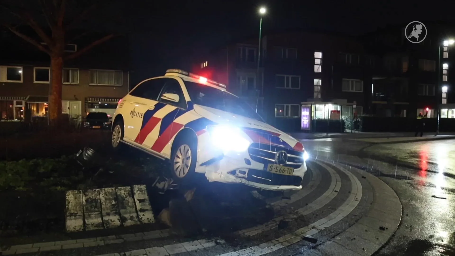 Ravage na achtervolging waarbij voortvluchtige en politiewagen crashen